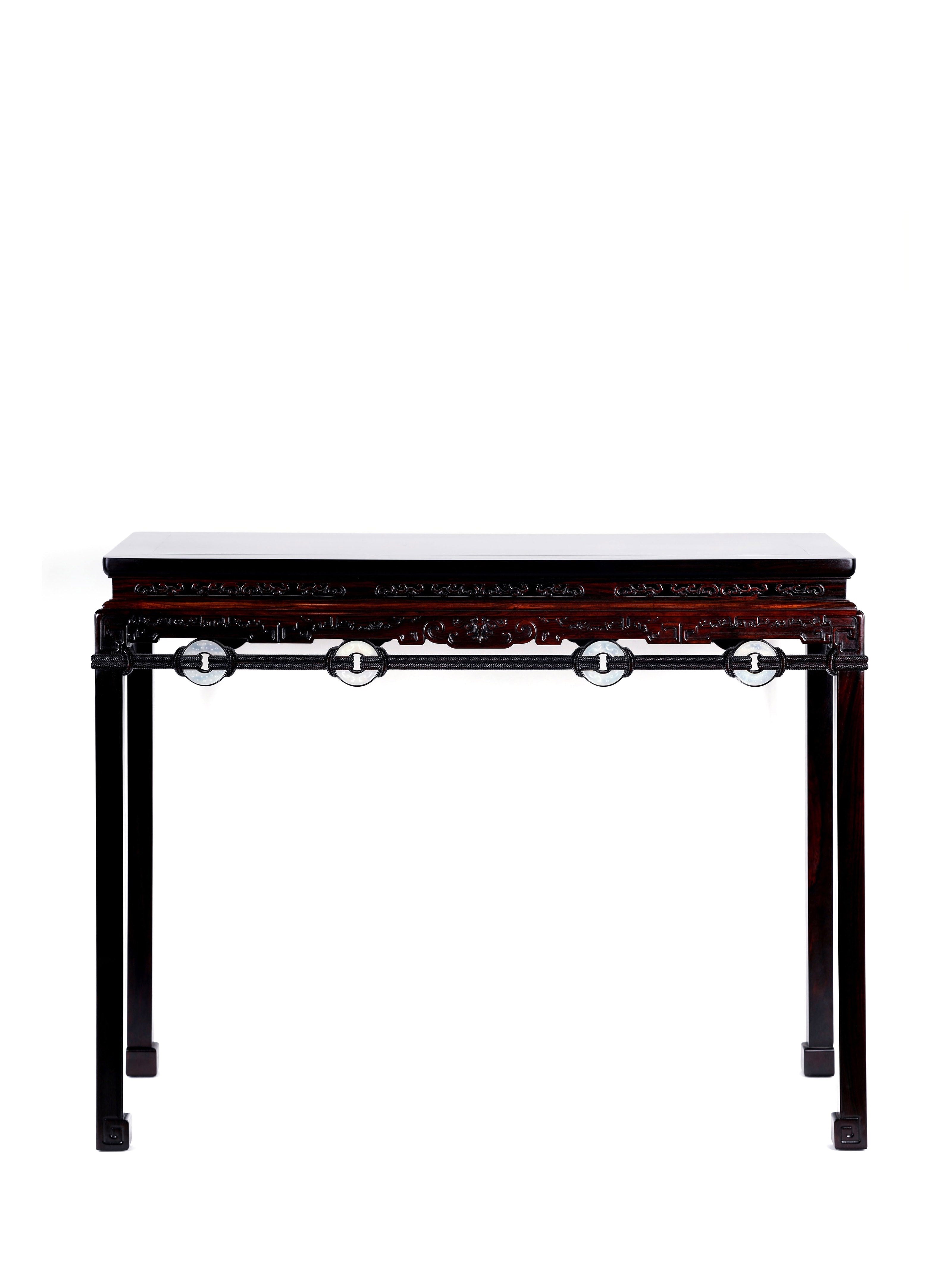 Rope-drawn jade disc pattern horseshoe-foot table