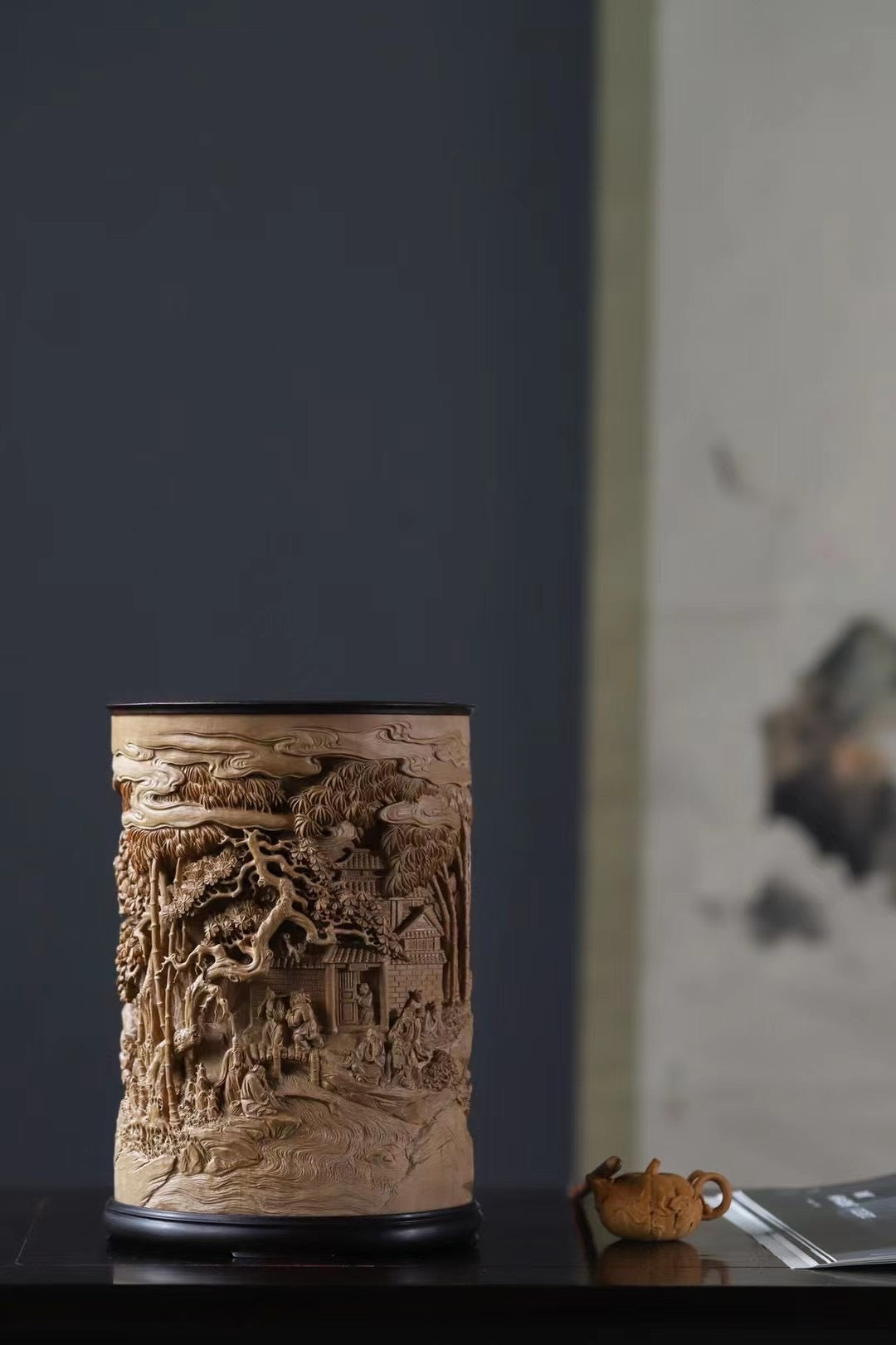 Old Mountain Sandalwood Eighteen Scholars Large Pen Holder