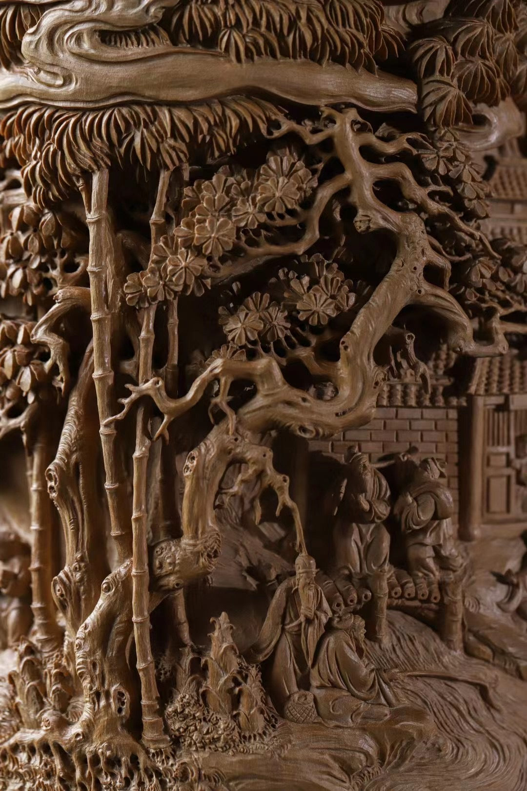 Old Mountain Sandalwood Eighteen Scholars Large Pen Holder