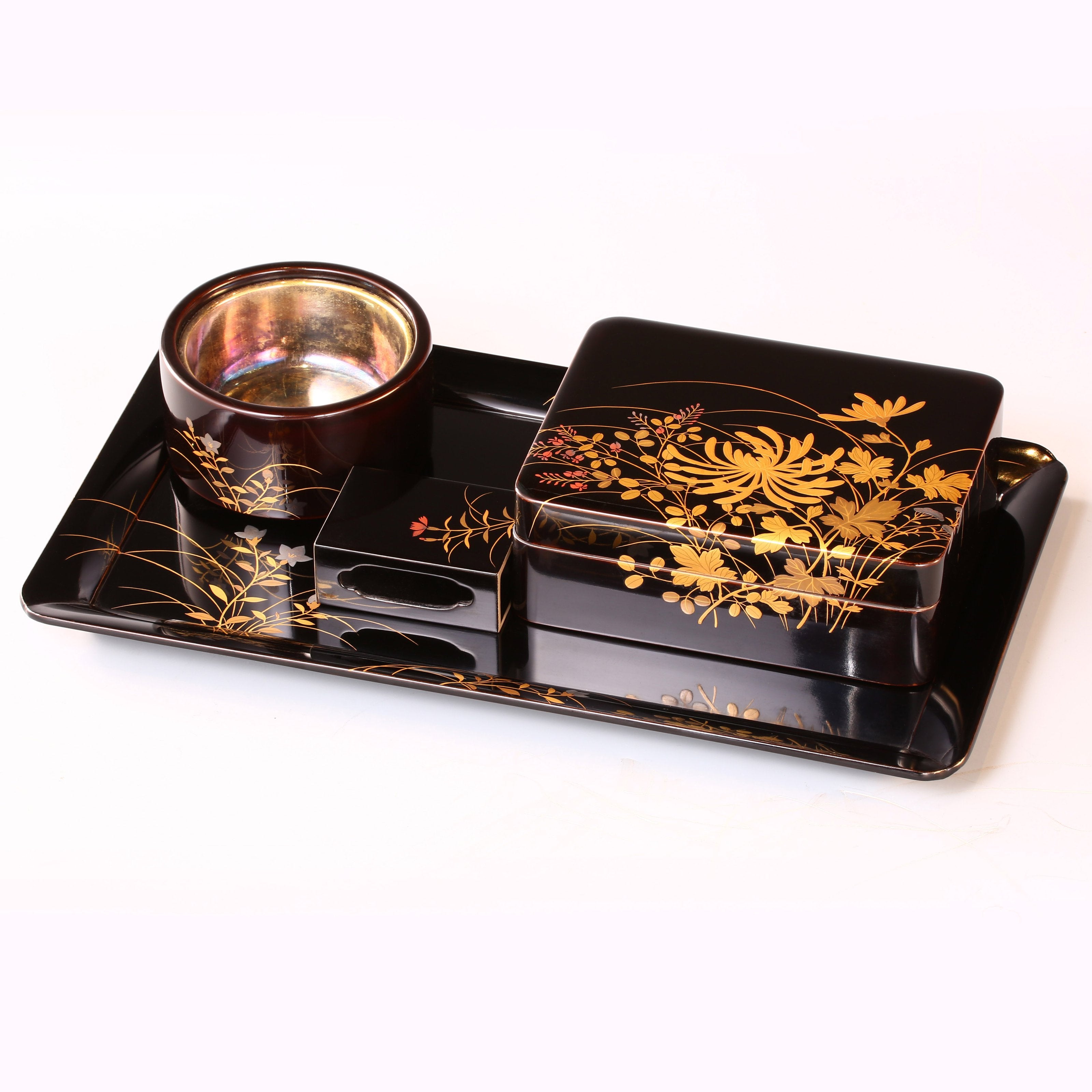 Floral and herb-themed smoking set made before 1940