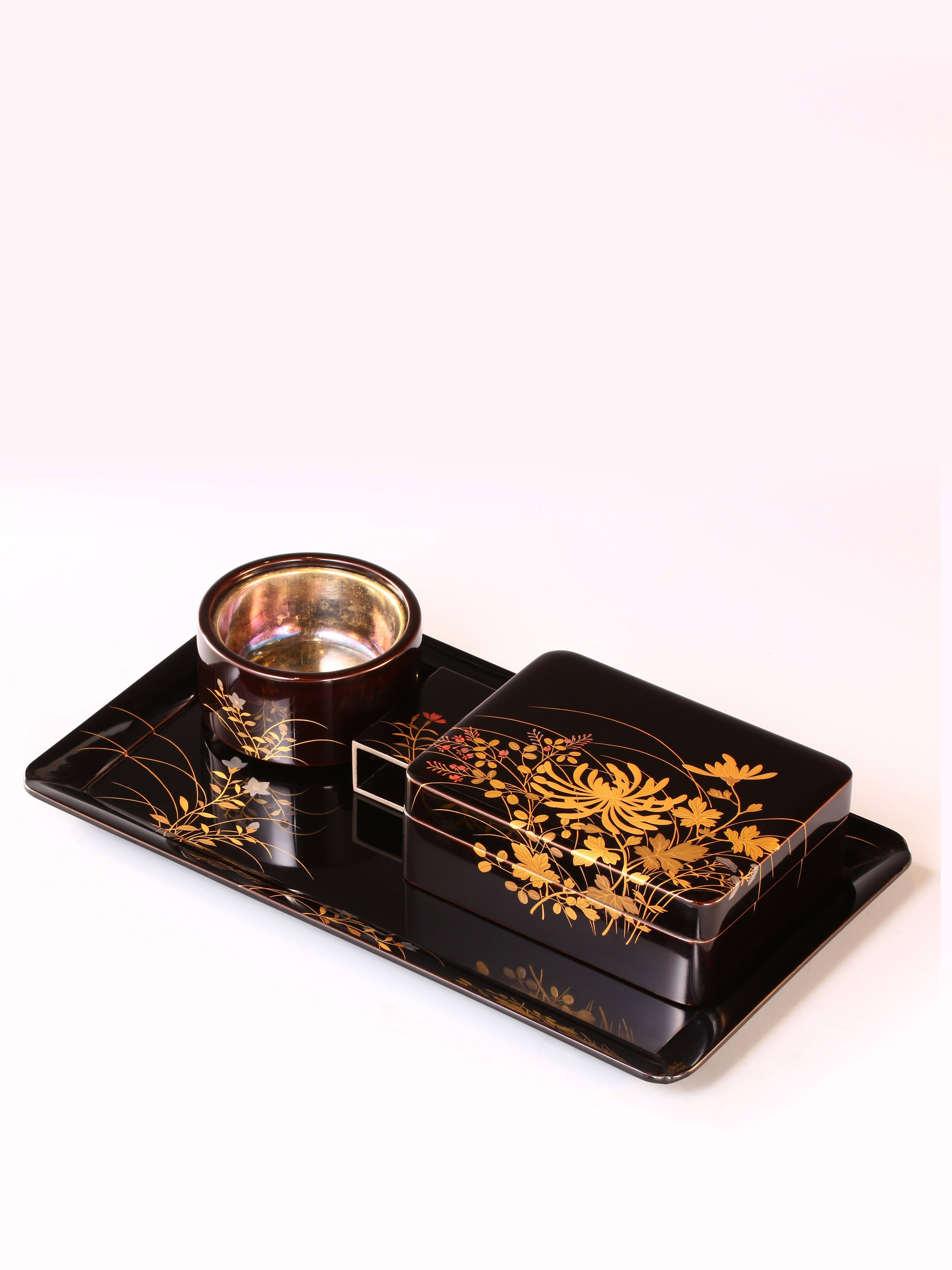 Floral and herb-themed smoking set made before 1940