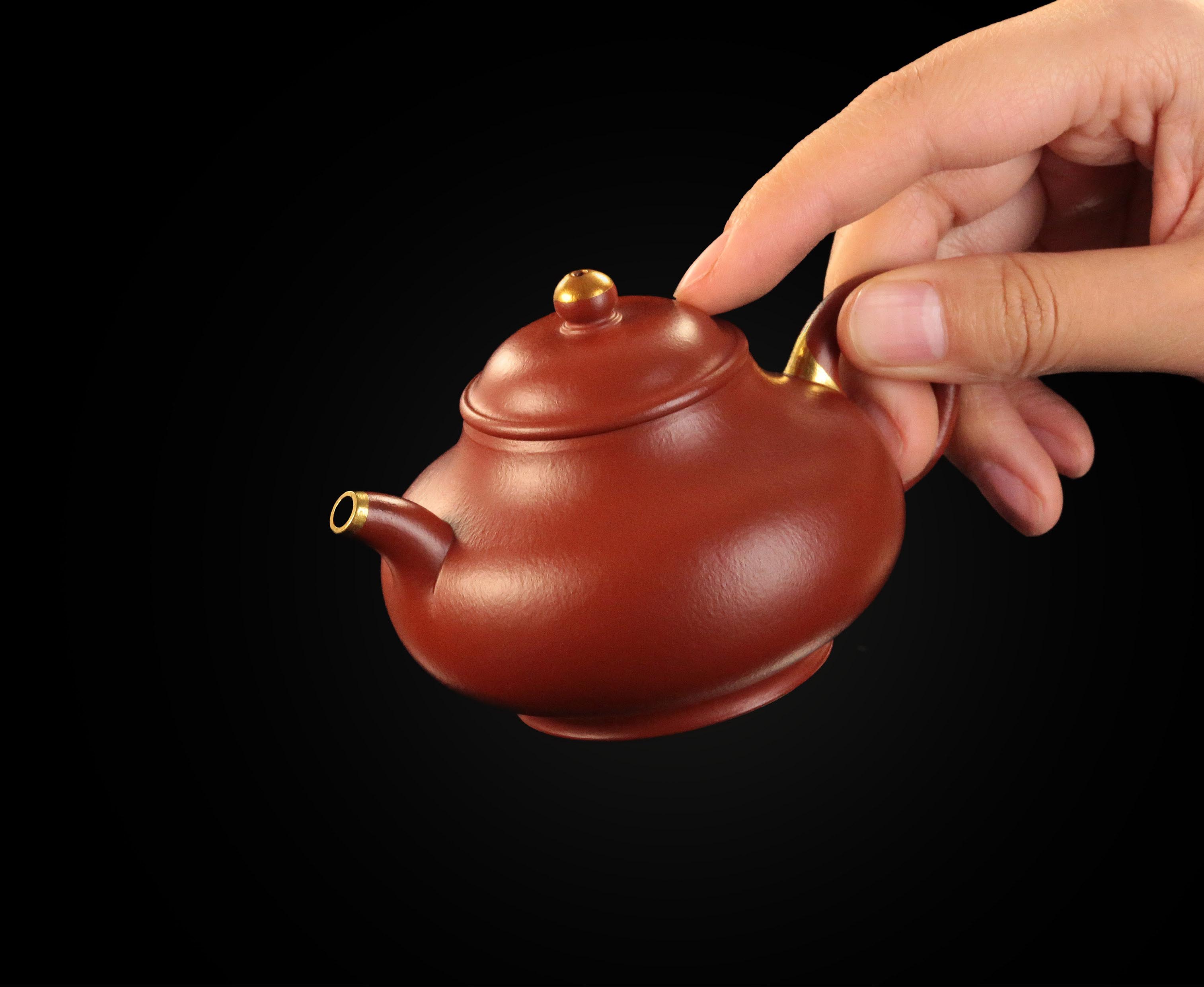 Gold-decorated Pan teapot - Small coal kiln red clay