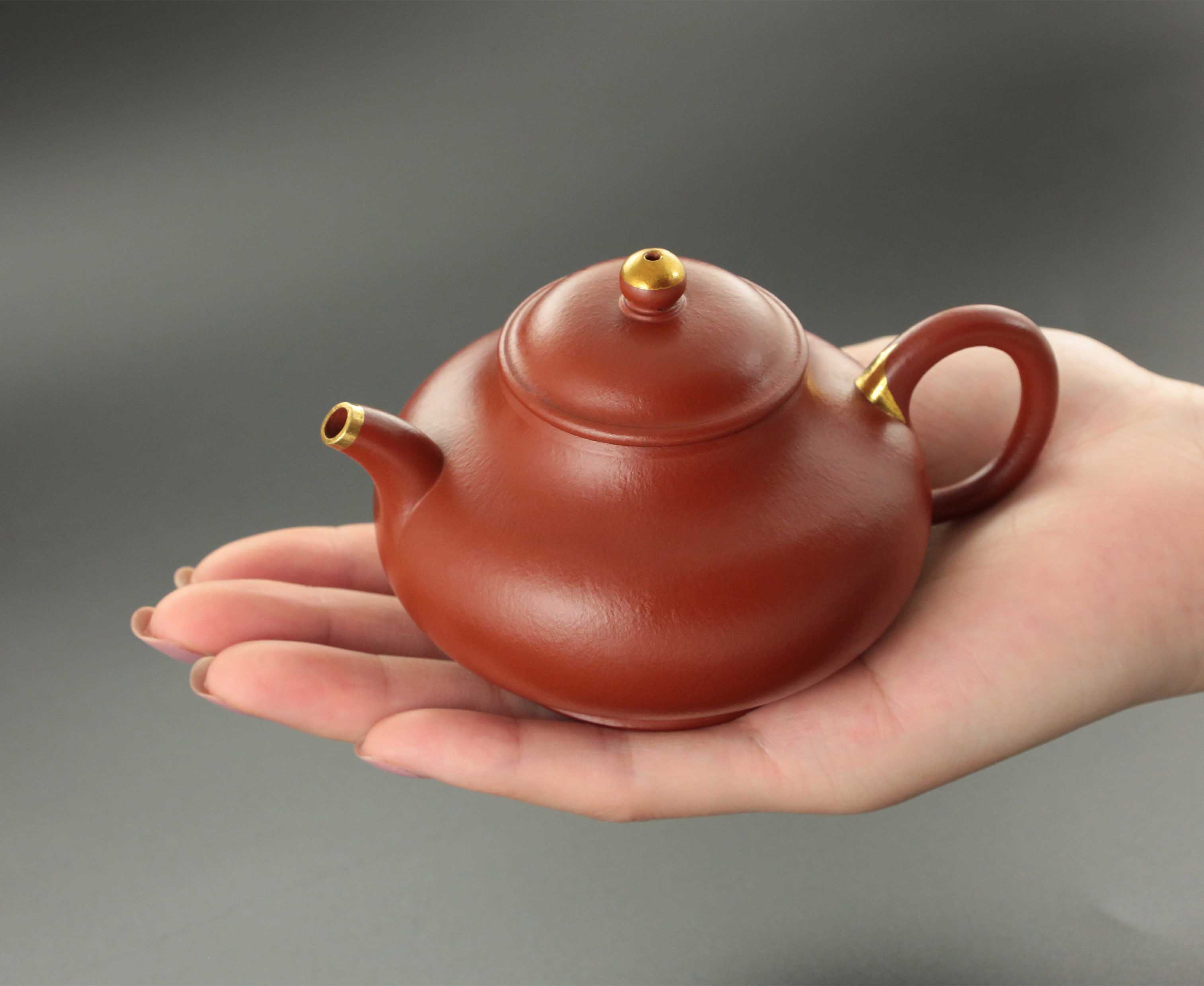 Gold-decorated Pan teapot - Small coal kiln red clay
