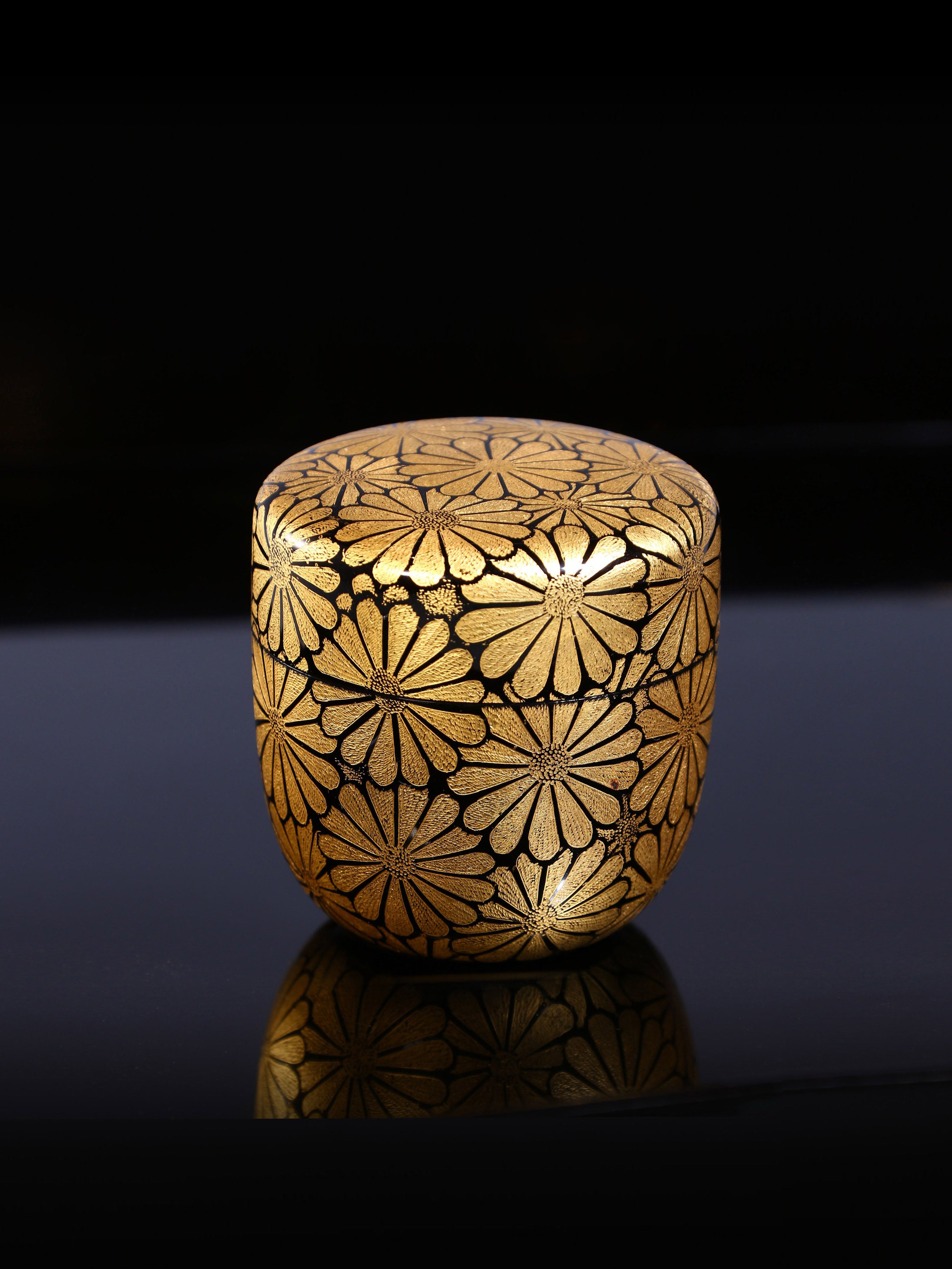 Golden Autumn in October – Wajima-style Chrysanthemum Pattern Sun-Gold Tea Dates