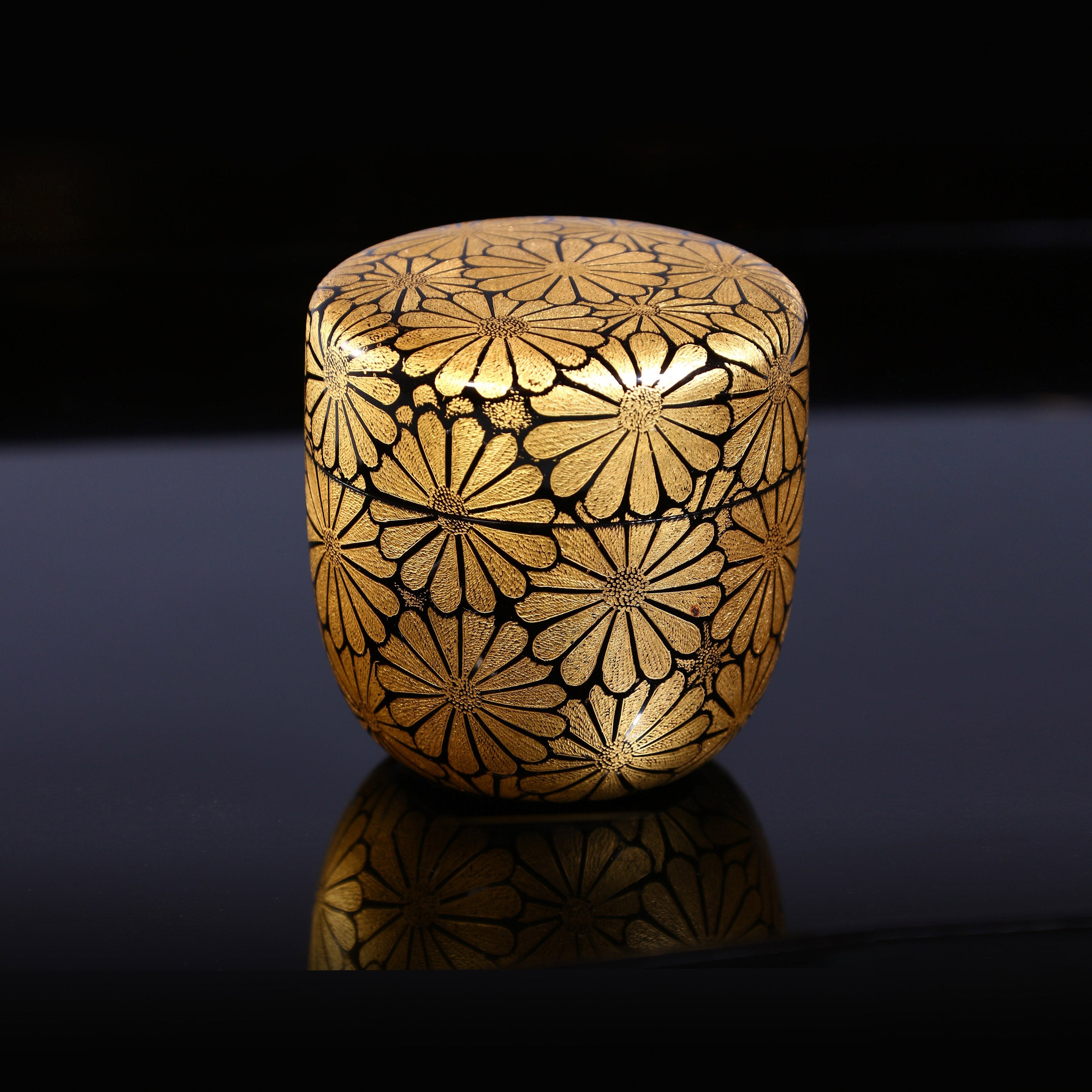 Golden Autumn in October – Wajima-style Chrysanthemum Pattern Sun-Gold Tea Dates