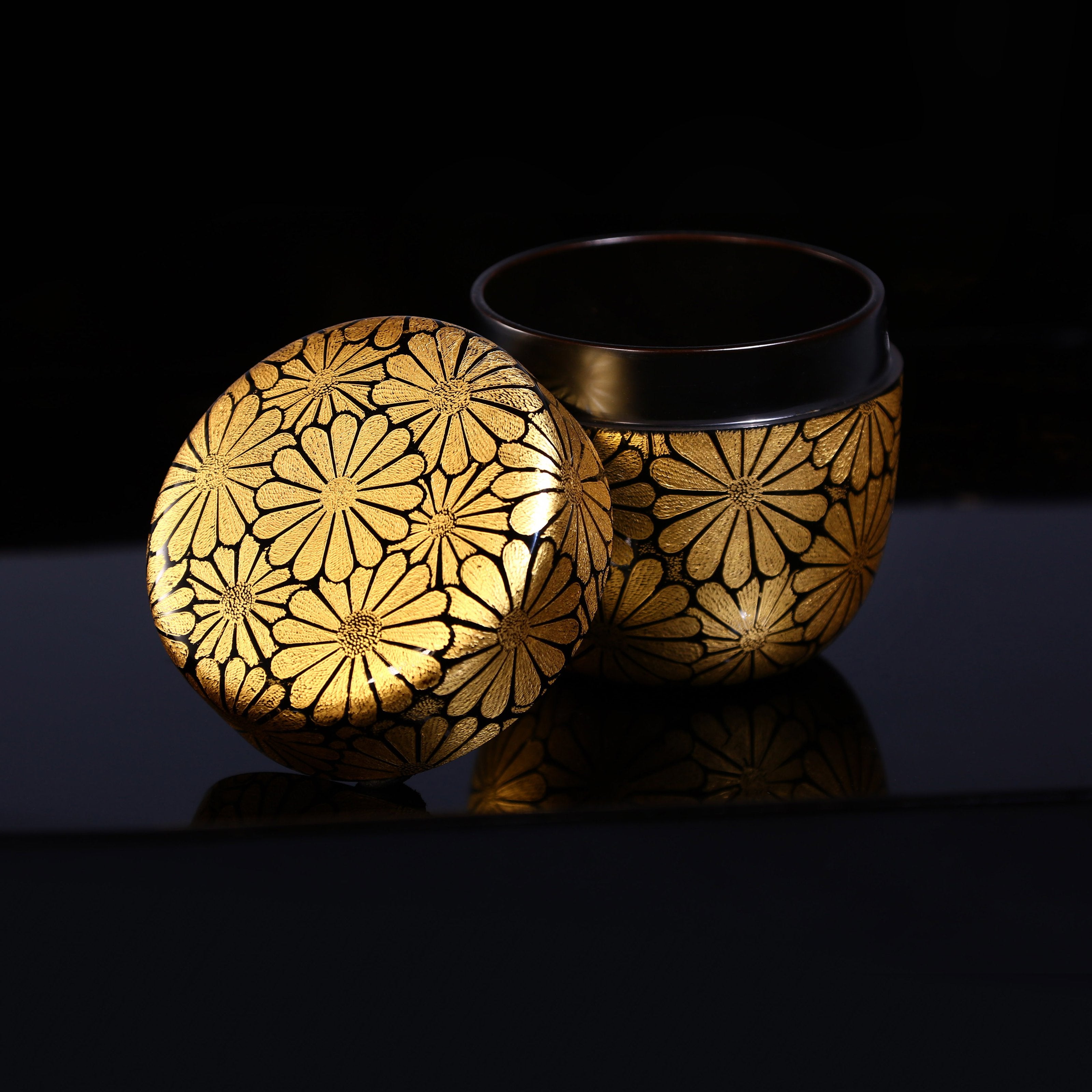 Golden Autumn in October – Wajima-style Chrysanthemum Pattern Sun-Gold Tea Dates