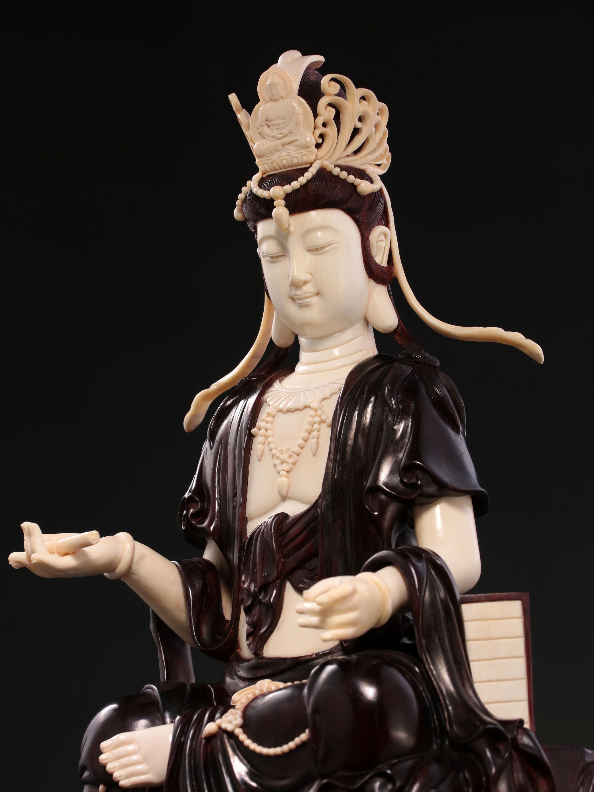 Bodhisattva who upholds the scriptures