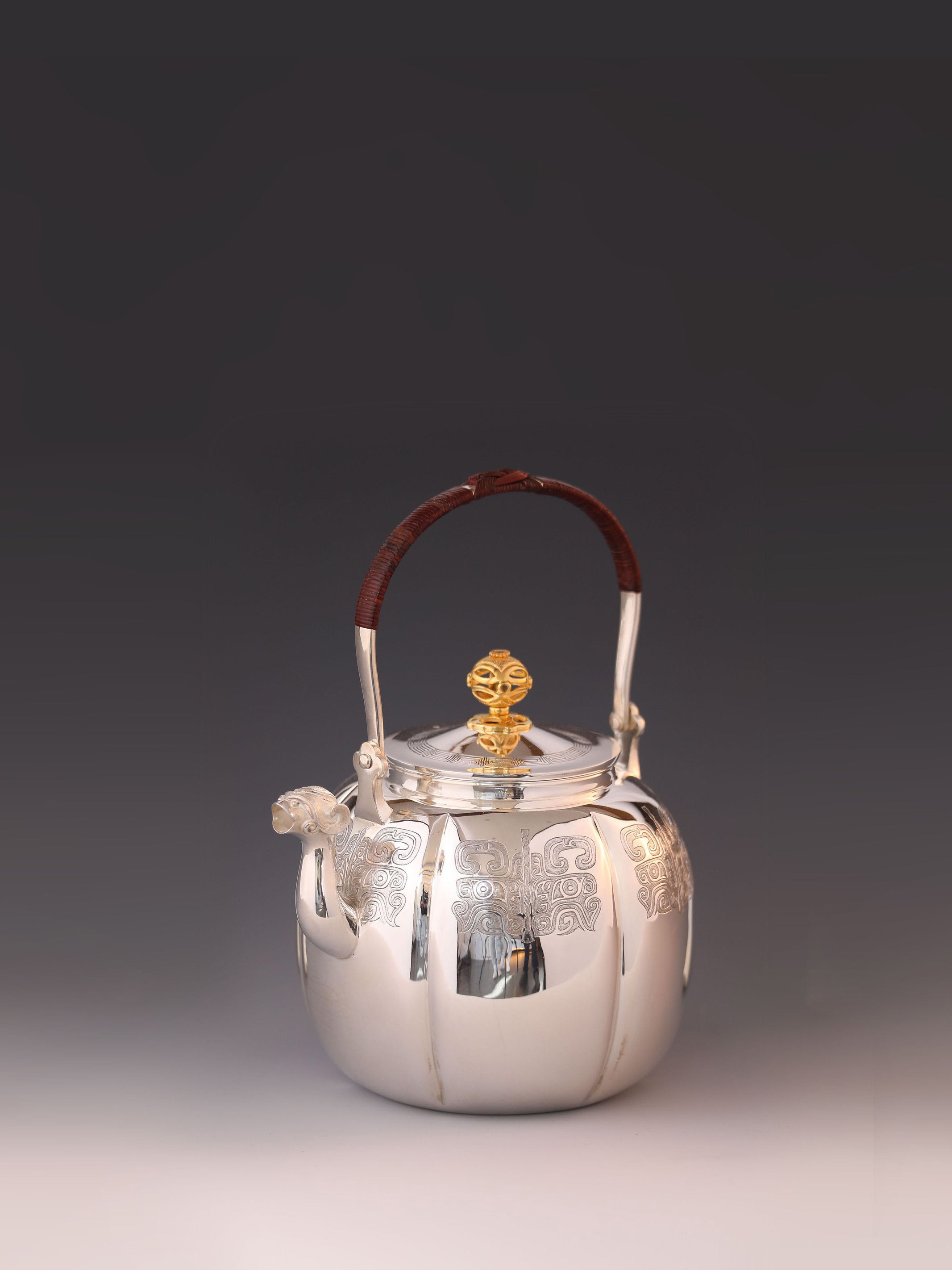 Taotie-patterned gold-handled animal-mouthed cloth bag-shaped ewer (with pure gold knob)