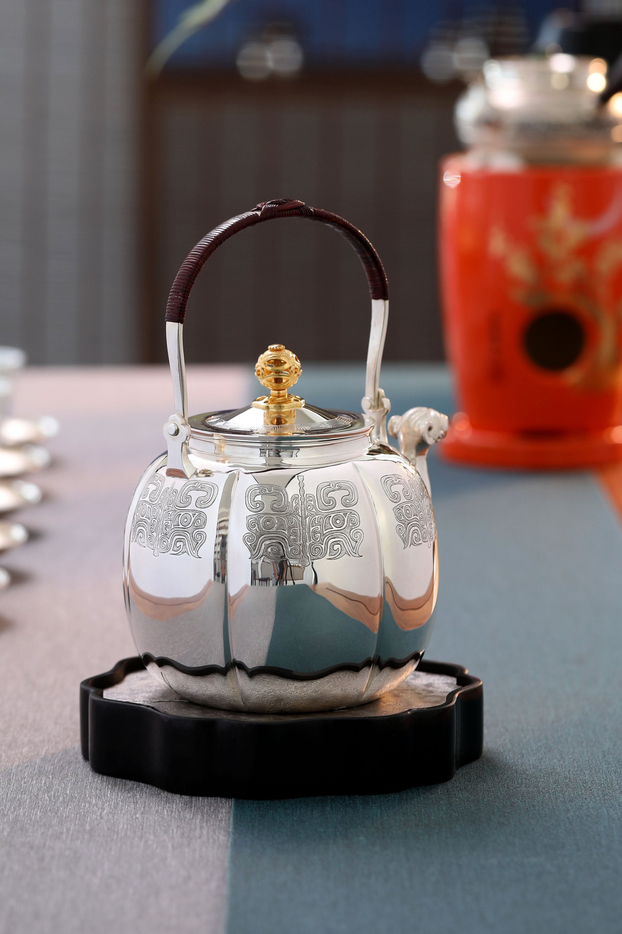 Taotie-patterned gold-handled animal-mouthed cloth bag-shaped ewer (with pure gold knob)