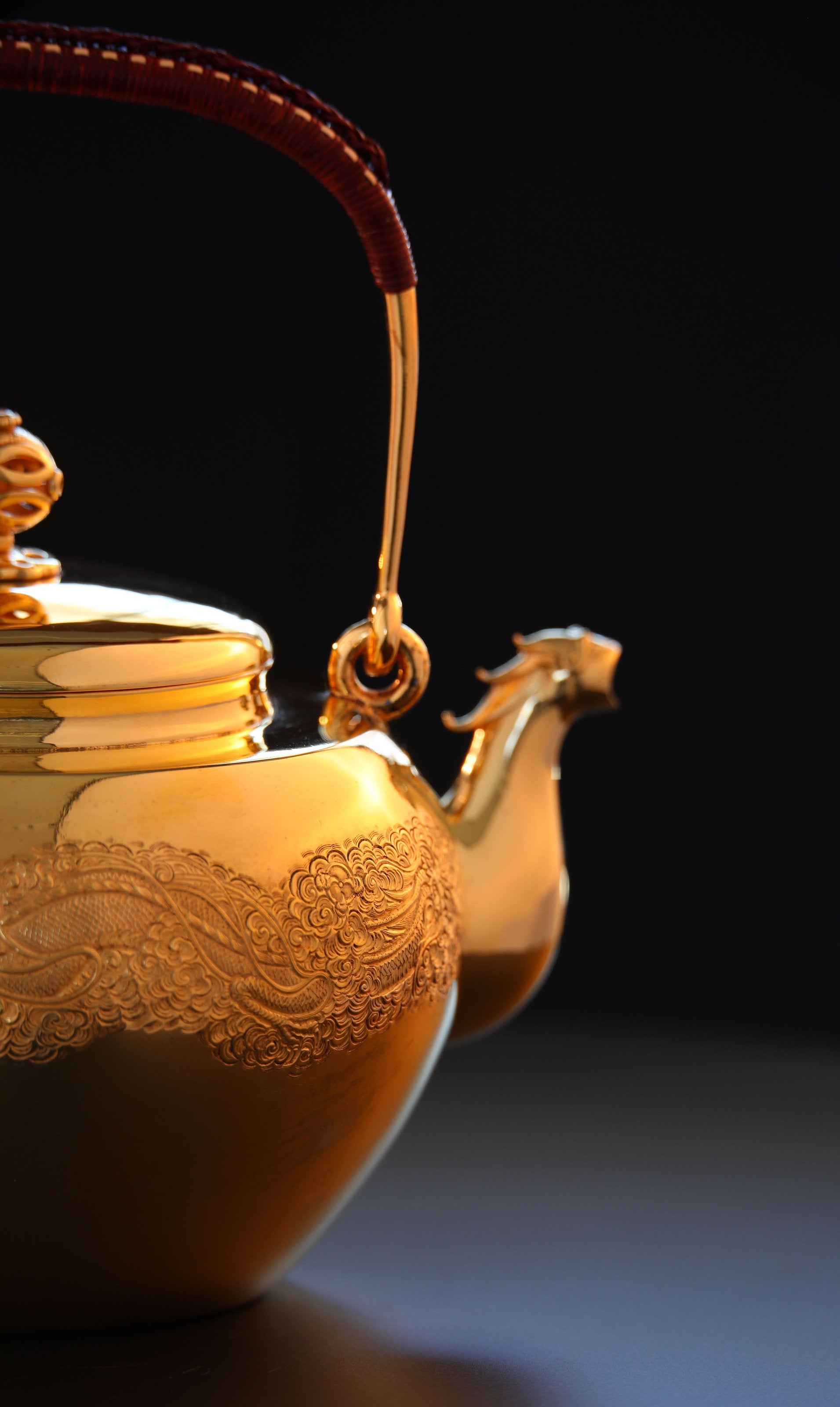 Gold-plated teapot with beast-shaped mouth and cloud dragon design in pure gold and pure silver