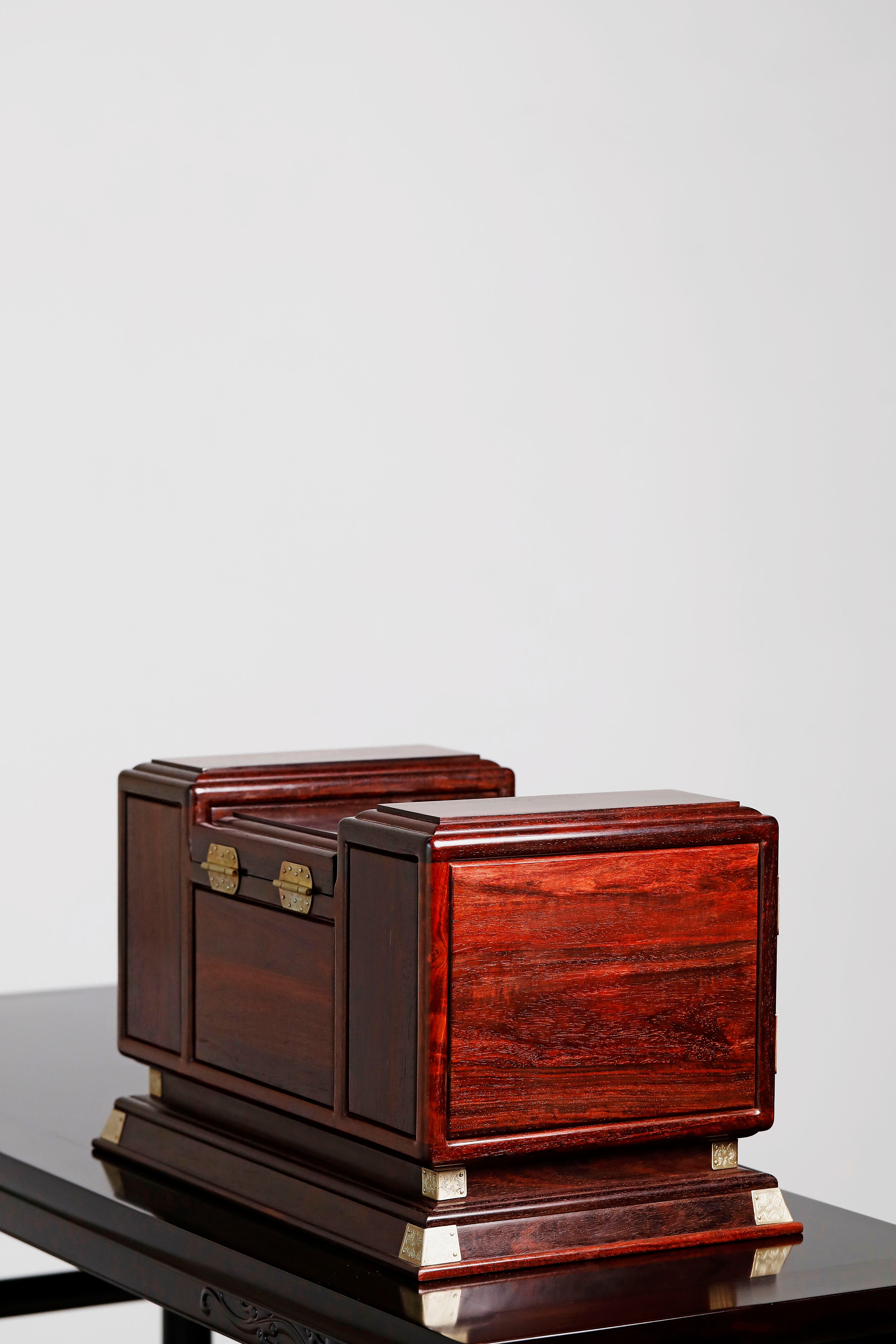 Small-leaf sandalwood jewelry dressing box