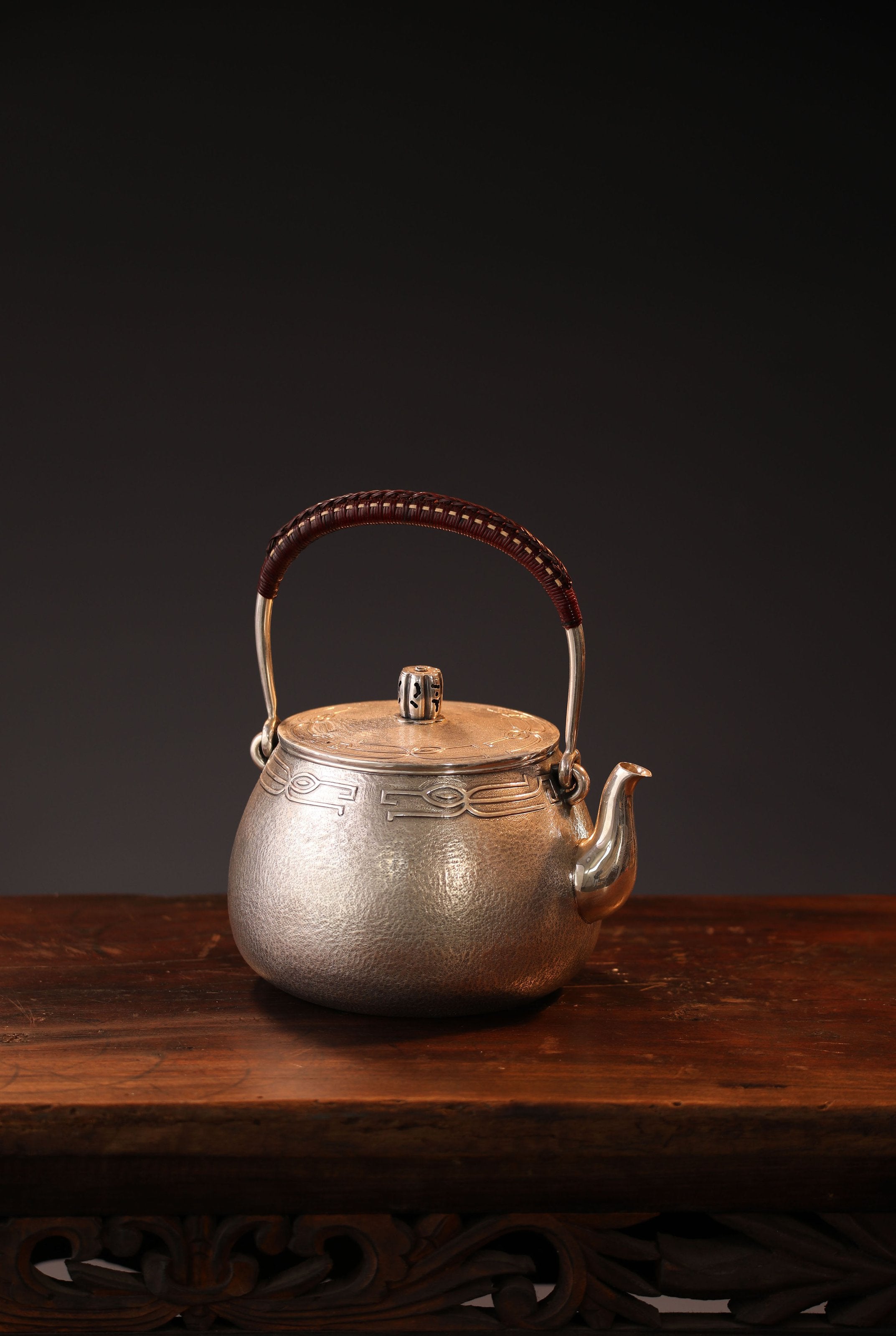 Animal-patterned pot