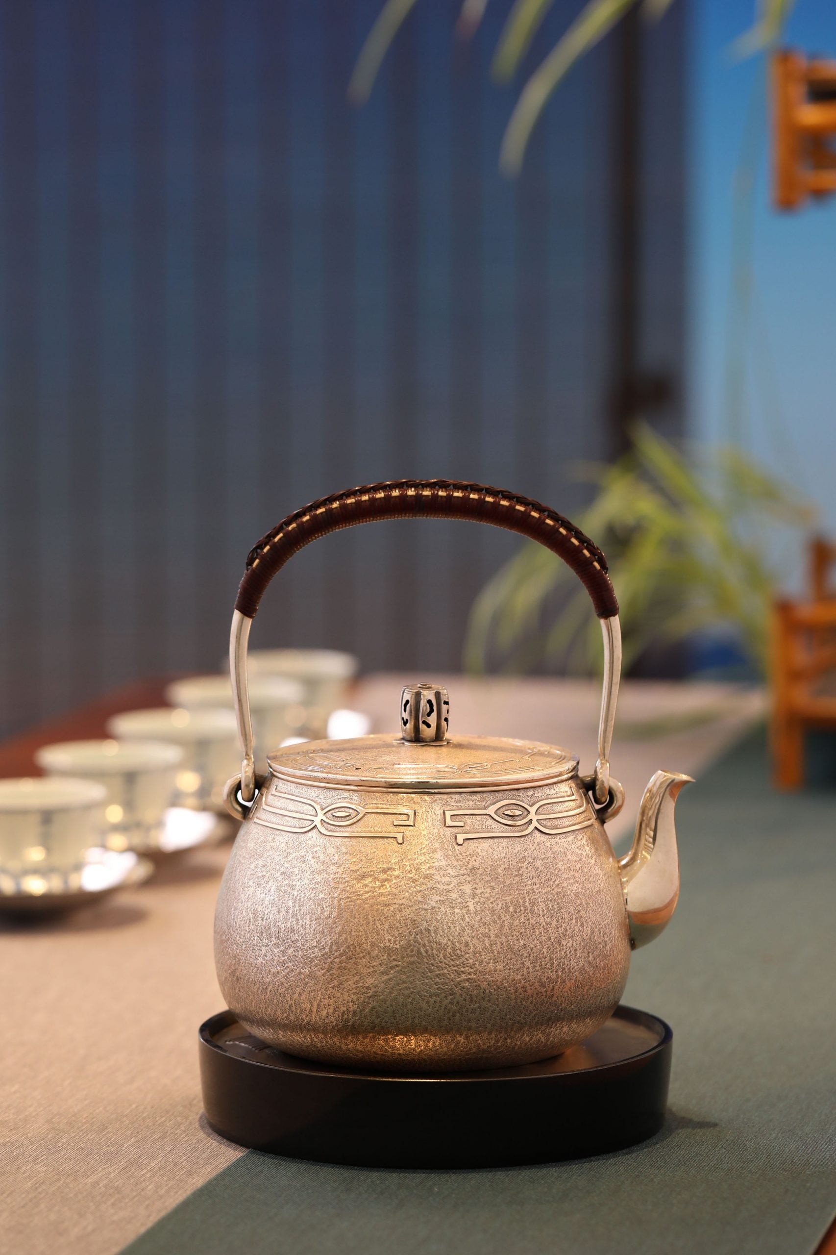 Animal-patterned pot