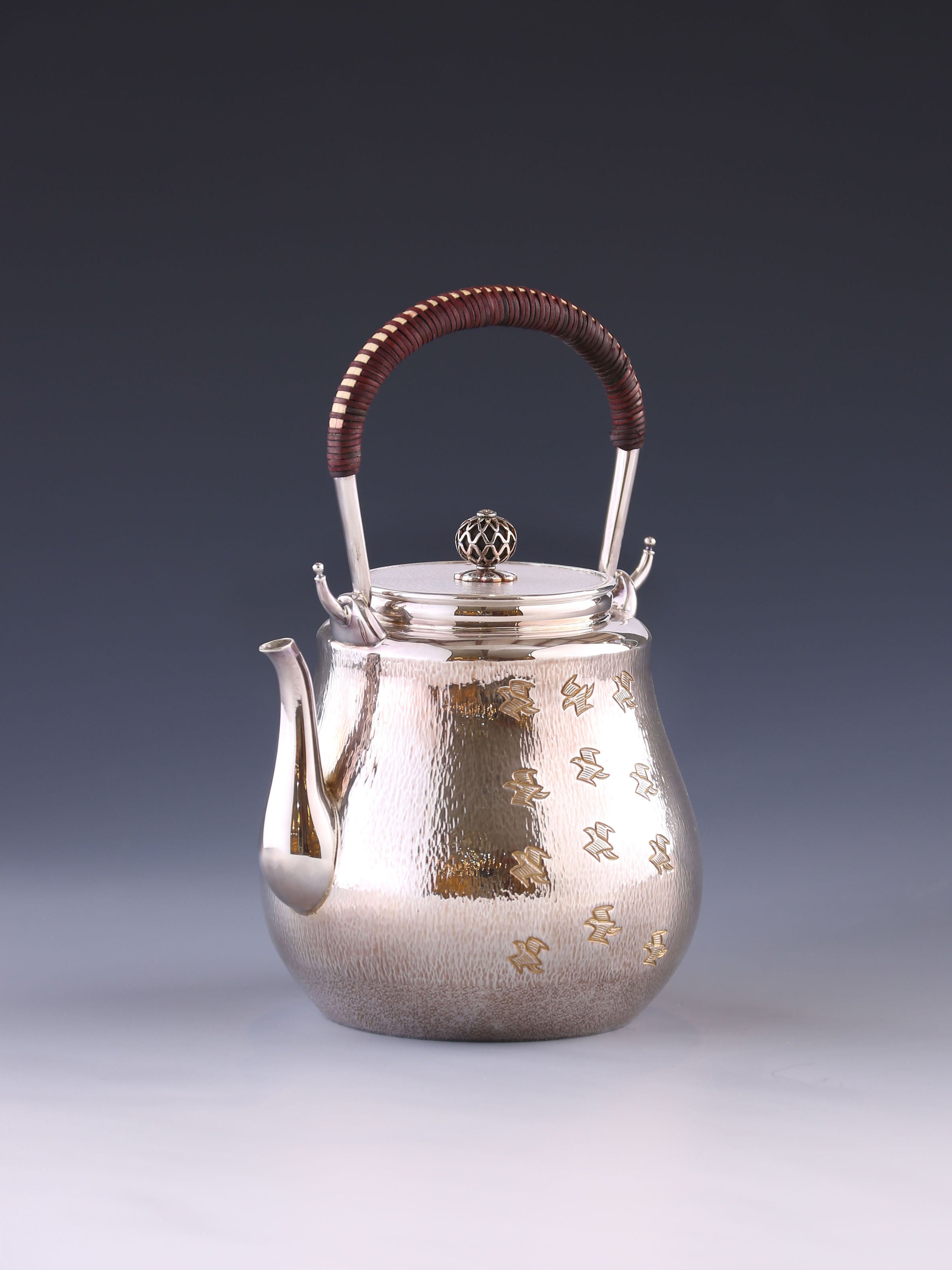 Vertical striped gourd silver teapot