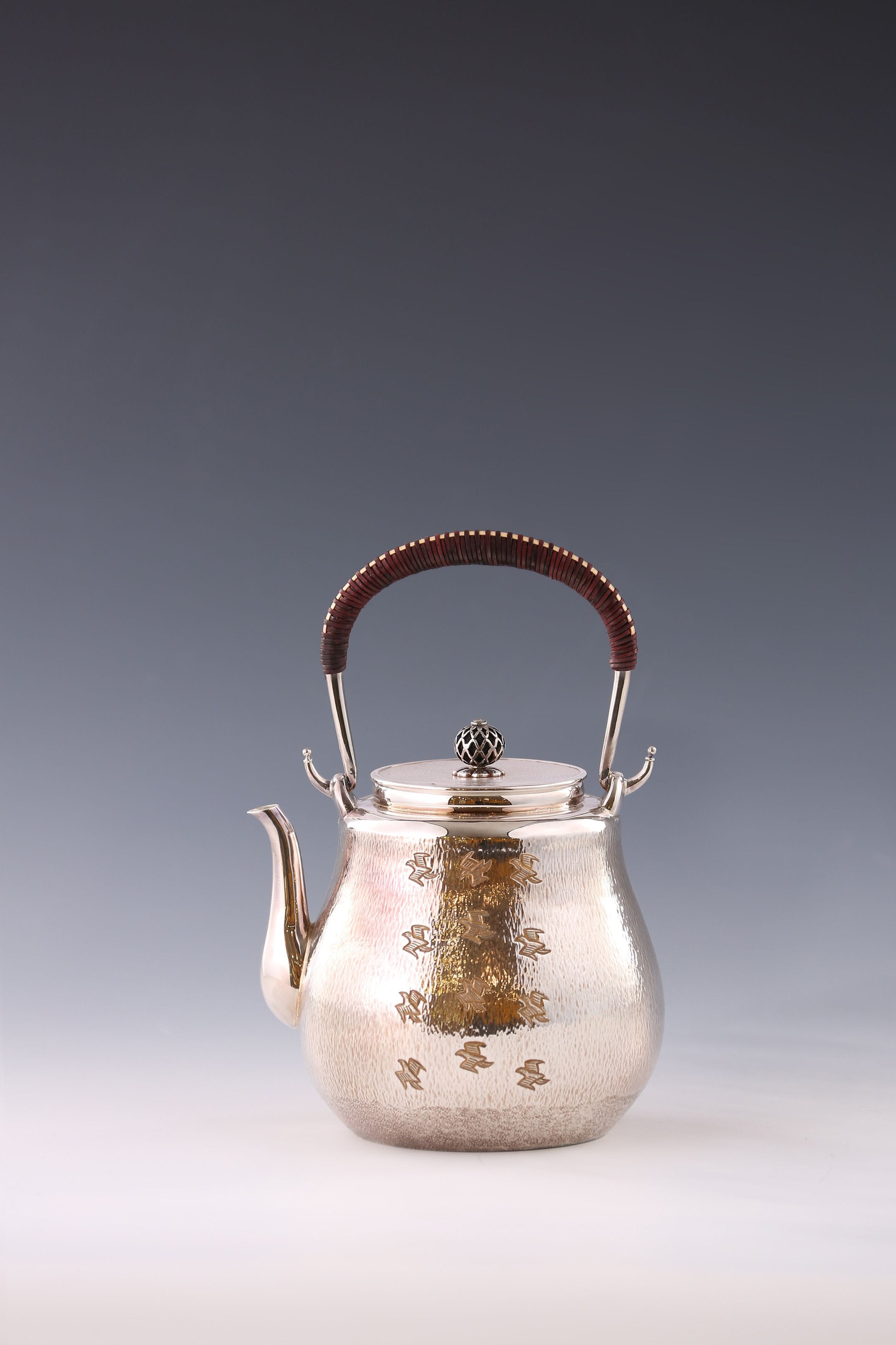 Vertical striped gourd silver teapot