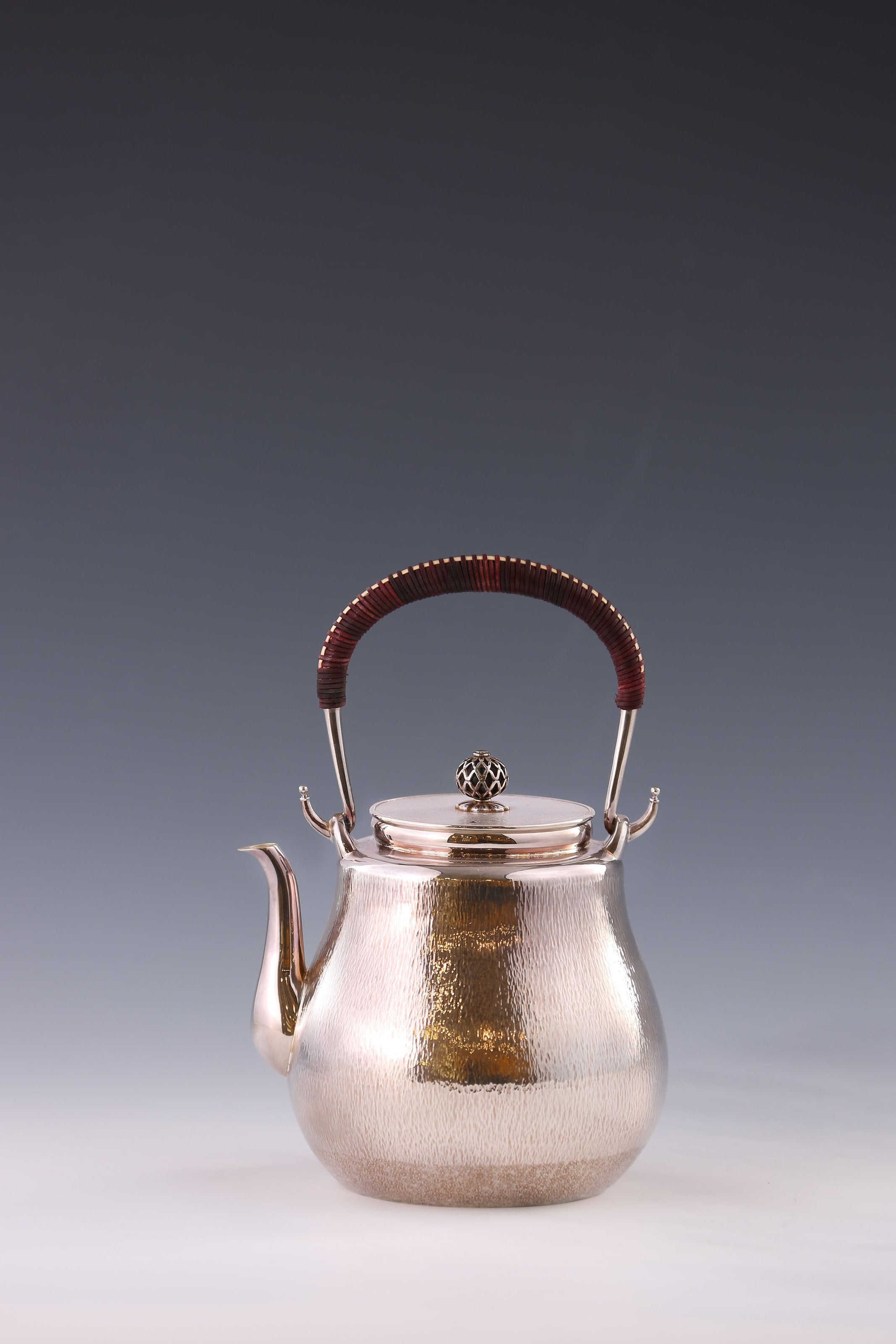 Vertical striped gourd silver teapot