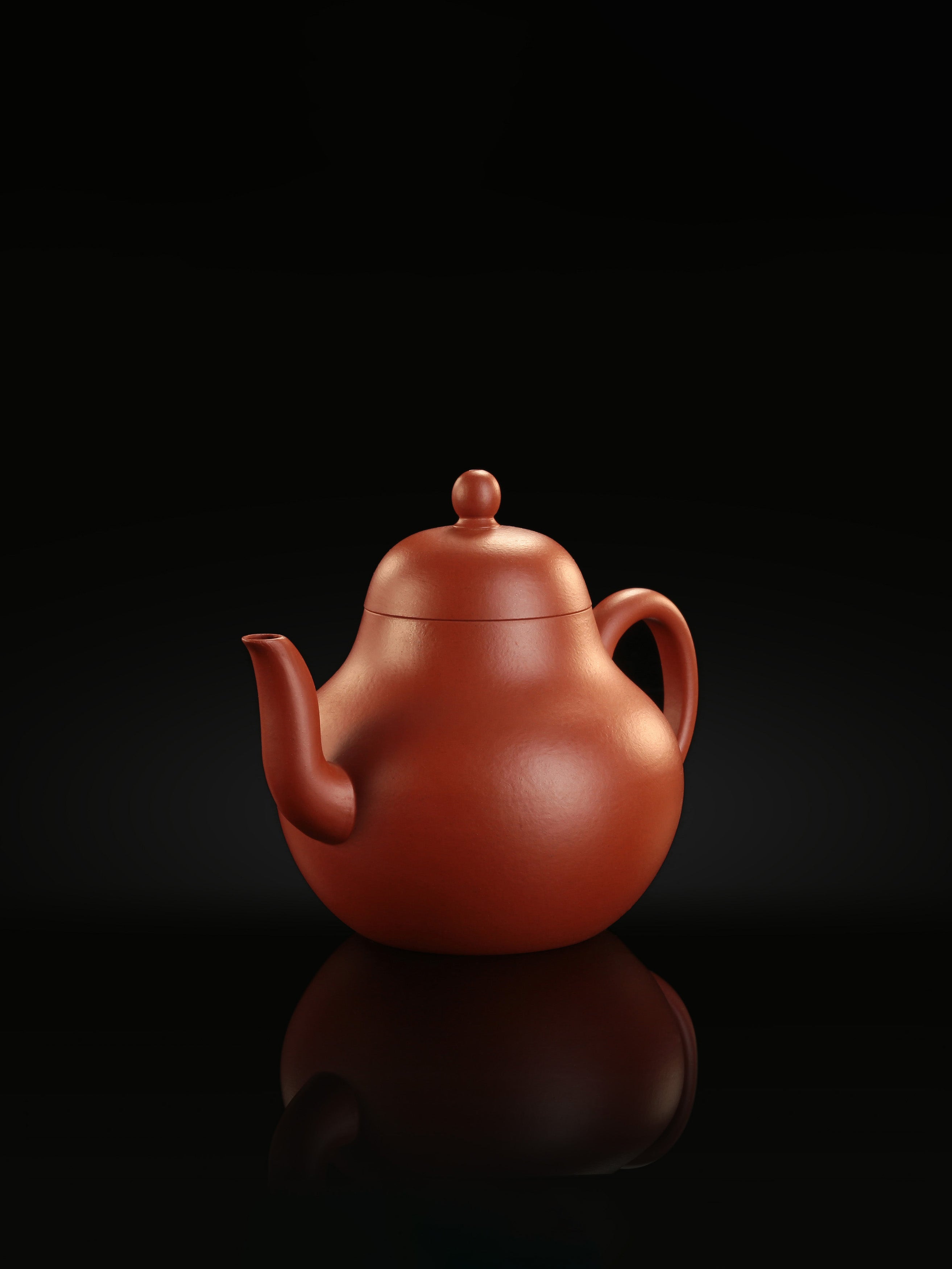 Thin-walled, pear-shaped Siting teapot