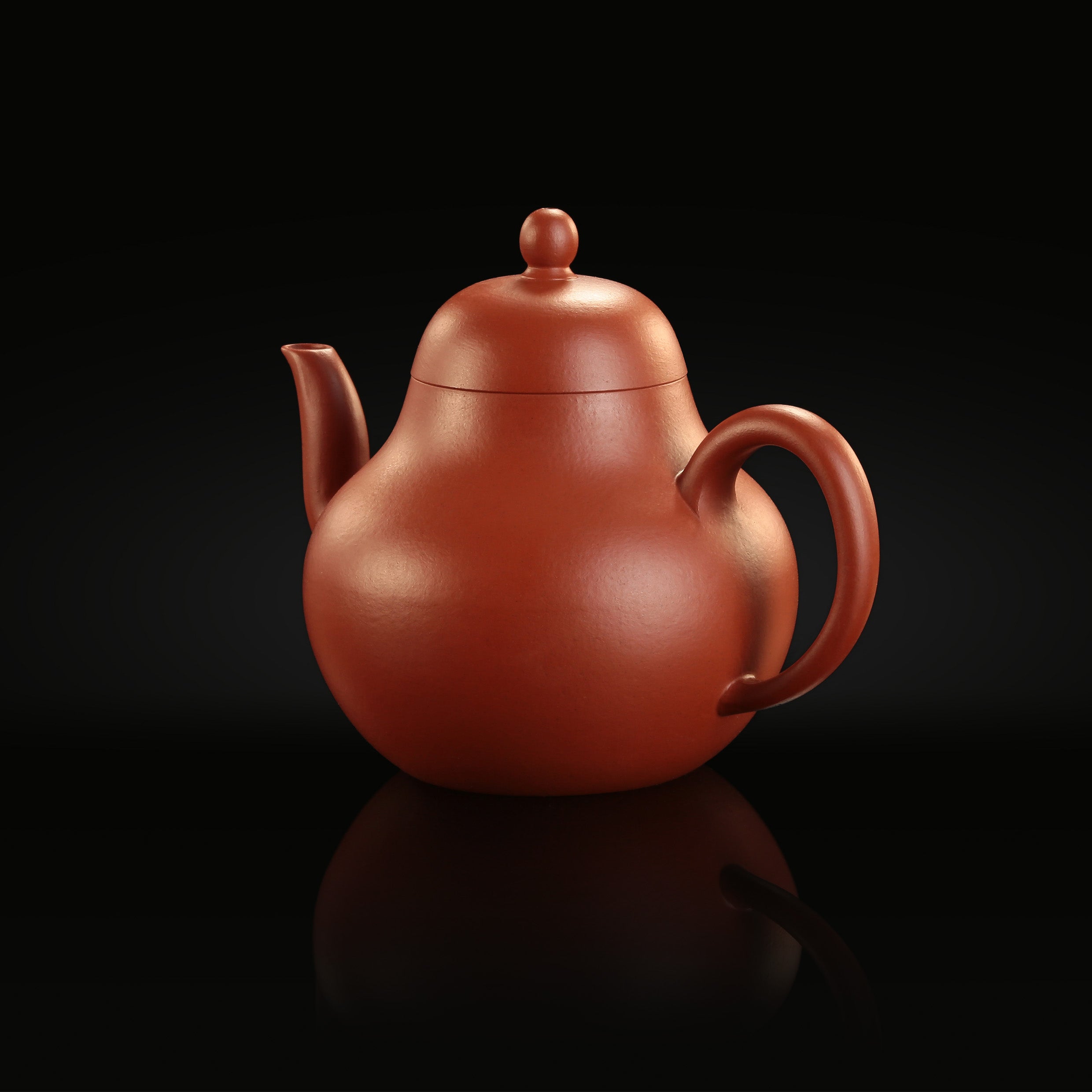 Thin-walled, pear-shaped Siting teapot