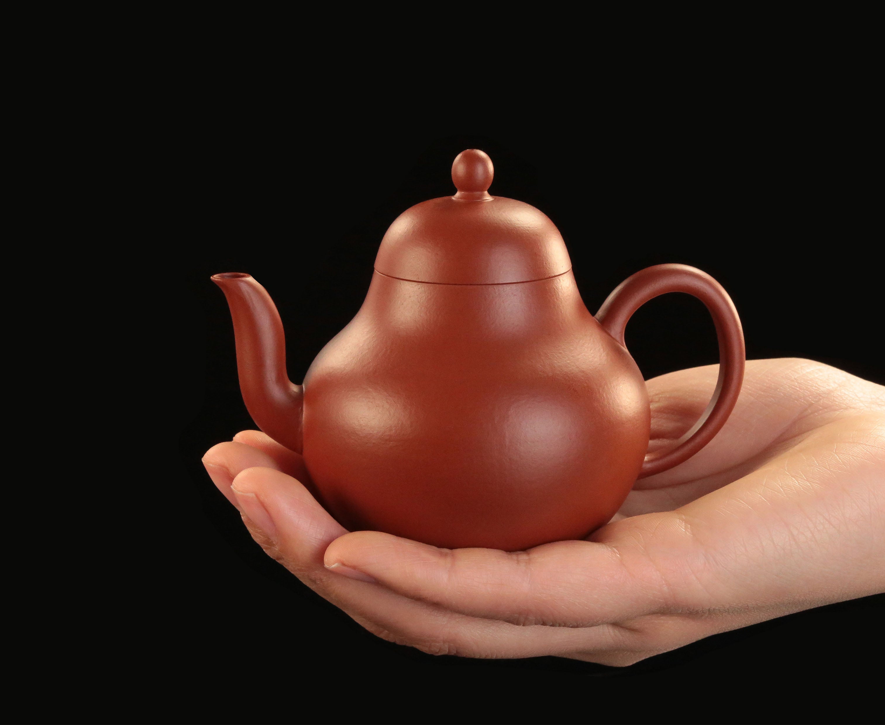 Thin-walled, pear-shaped Siting teapot