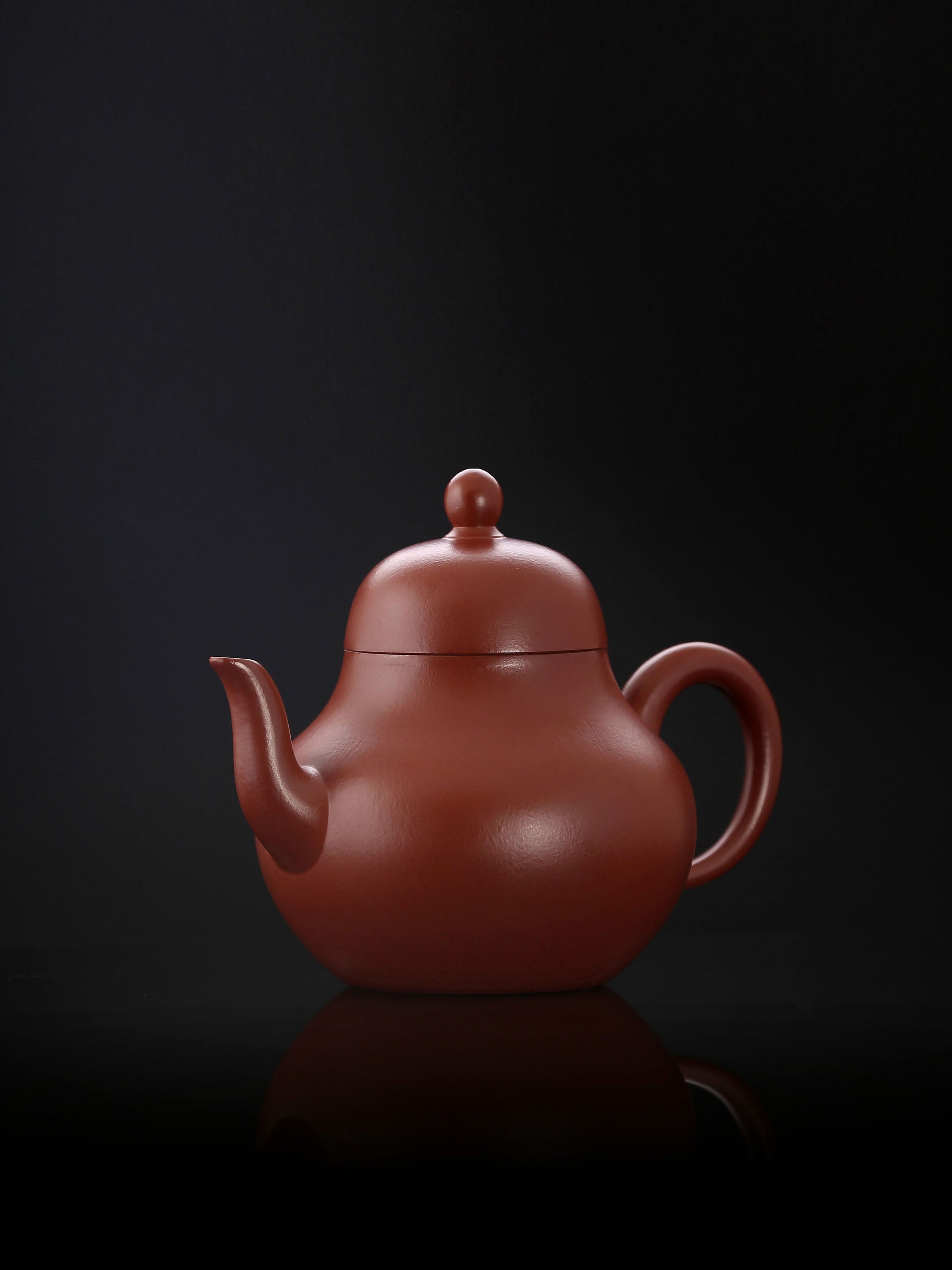 Siting Teapot - Small Coal Kiln Red Clay