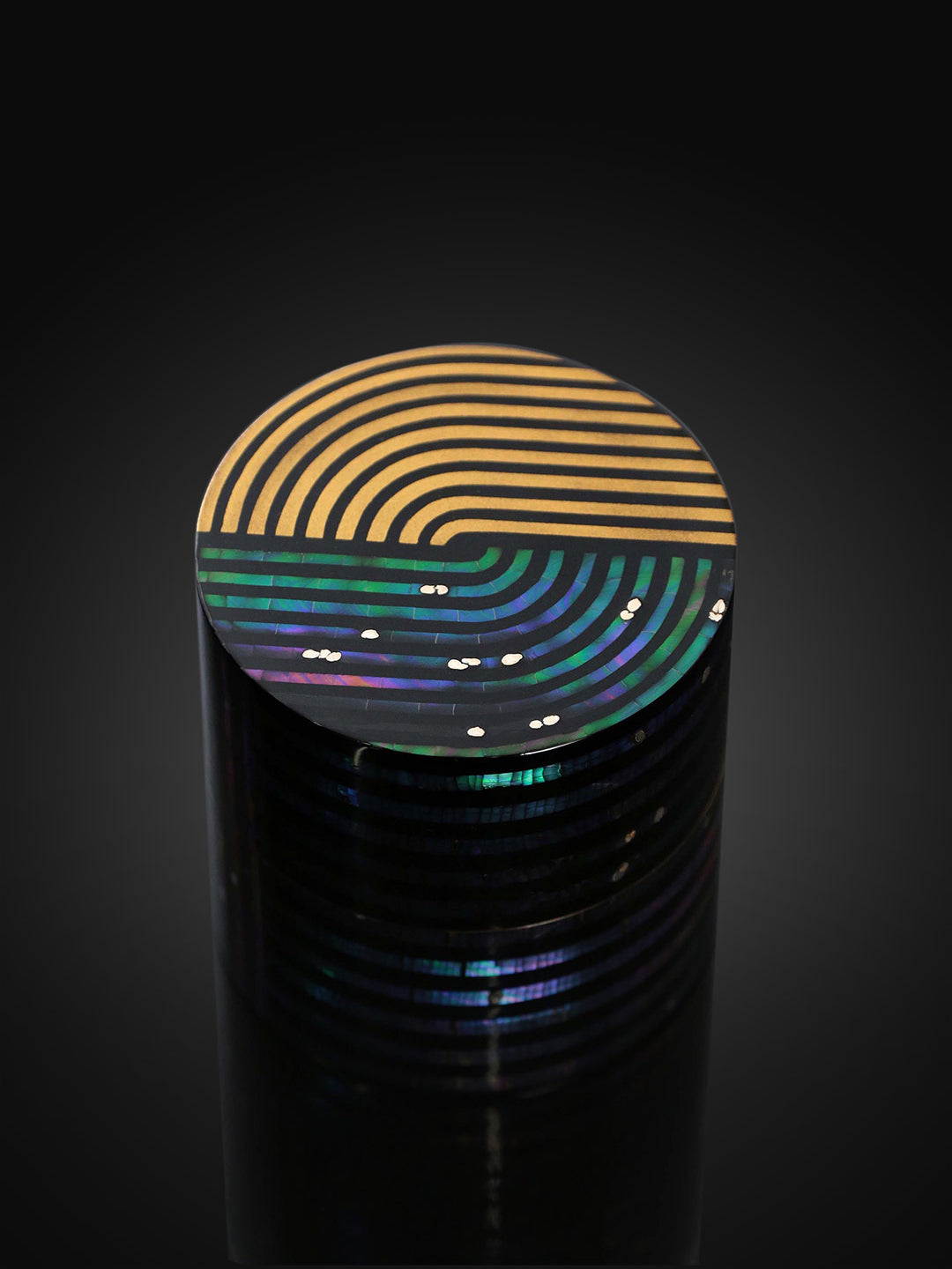 Shell-inlaid gilded tea canister