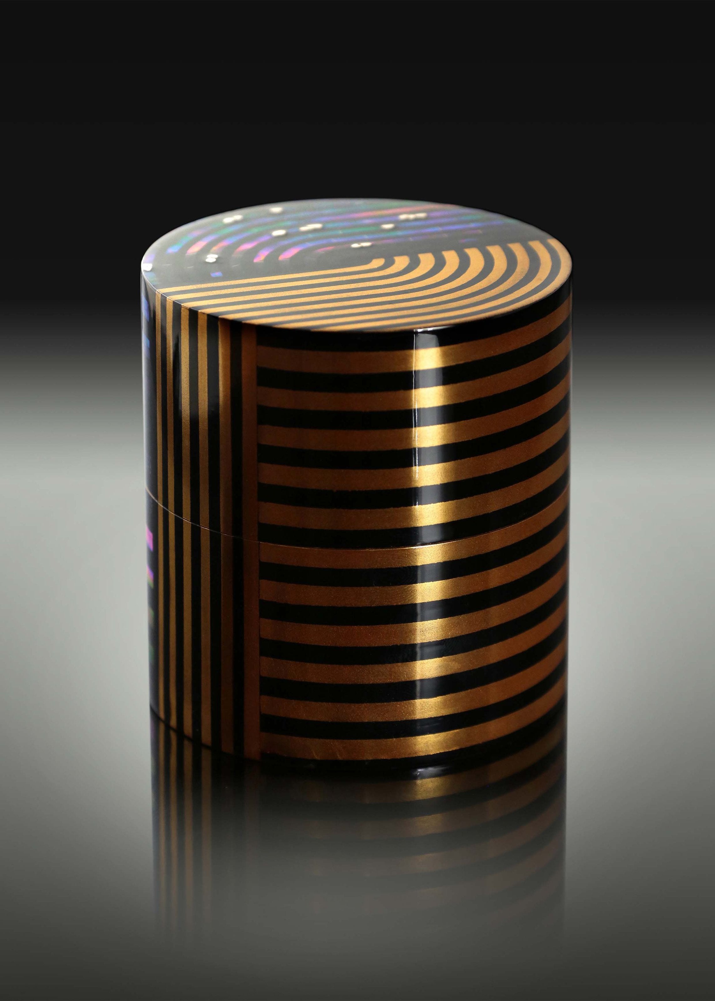 Shell-inlaid gilded tea canister