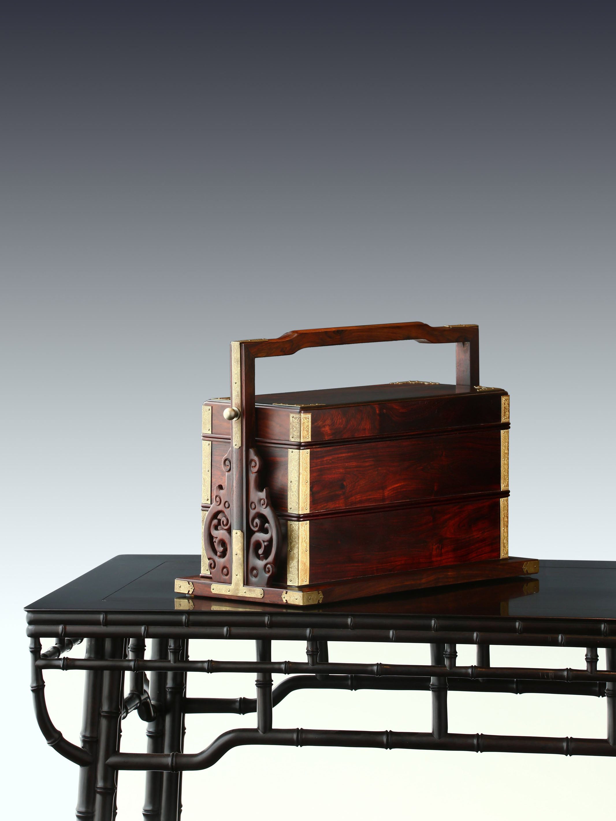 Double-layered carrying box with dragon-shaped pillar made of Dalbergia cochinchinensis