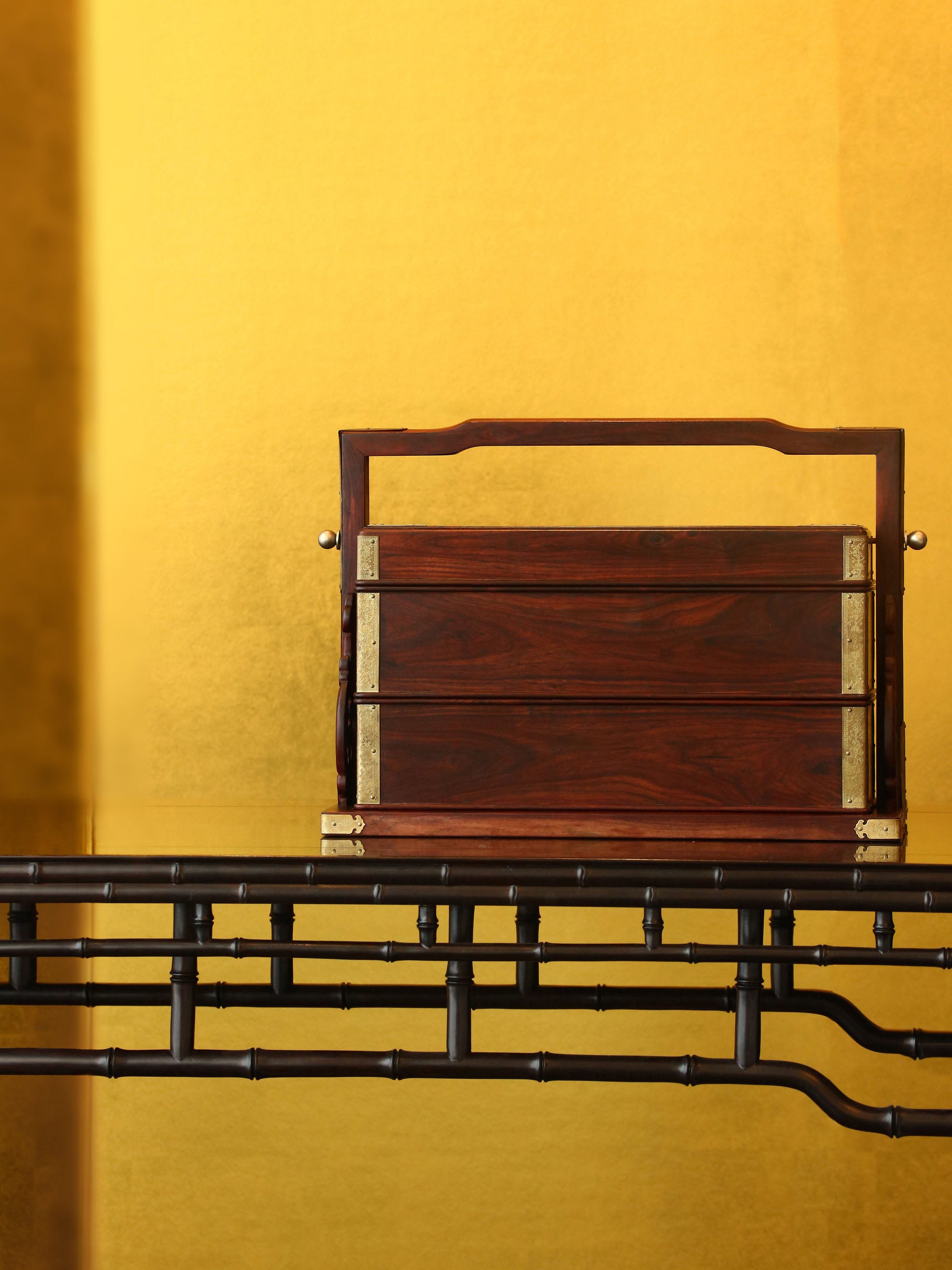 Double-layered carrying box with dragon-shaped pillar made of Dalbergia cochinchinensis