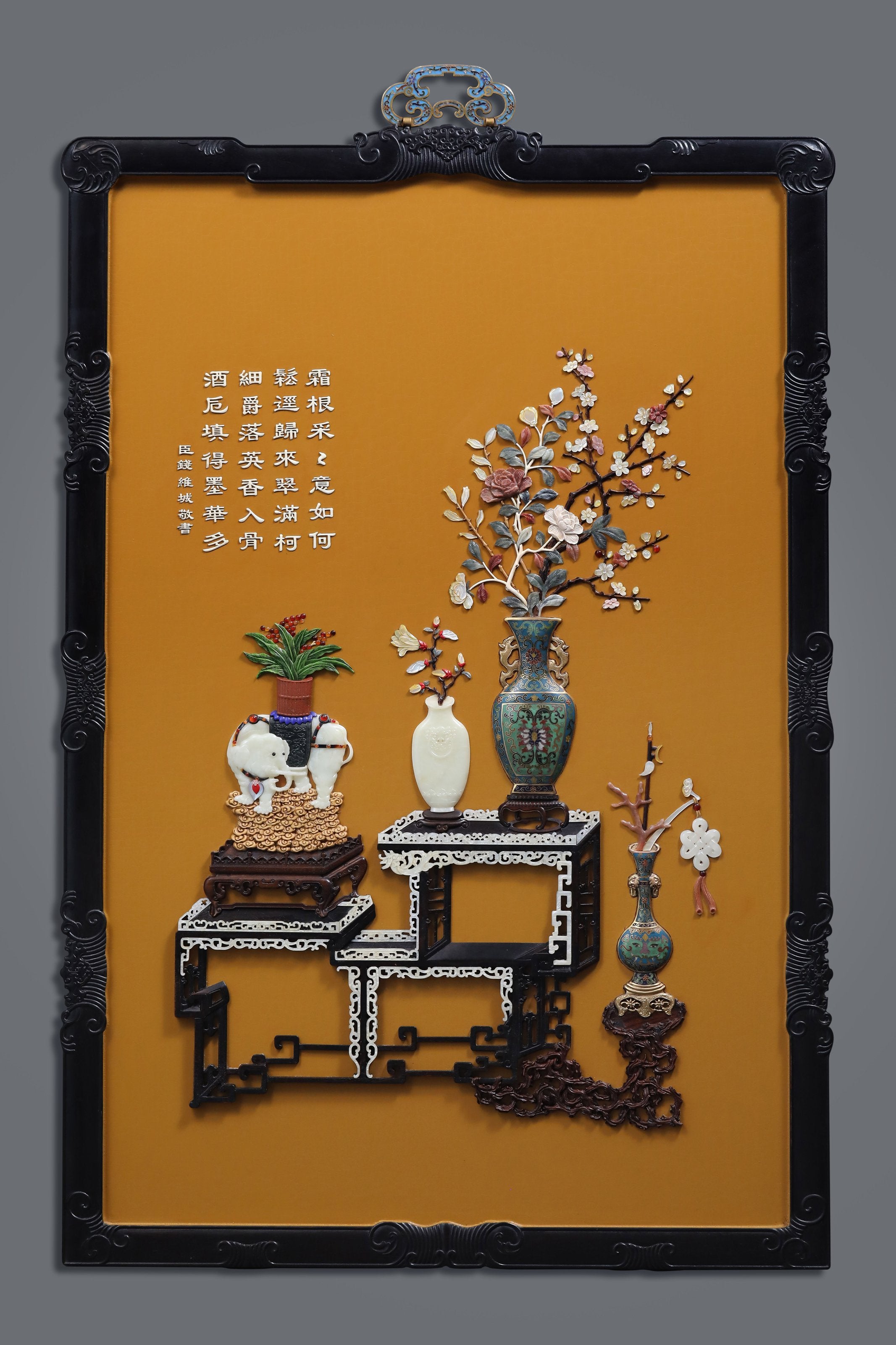 A hanging screen inlaid with precious stones, symbolizing peace and prosperity.