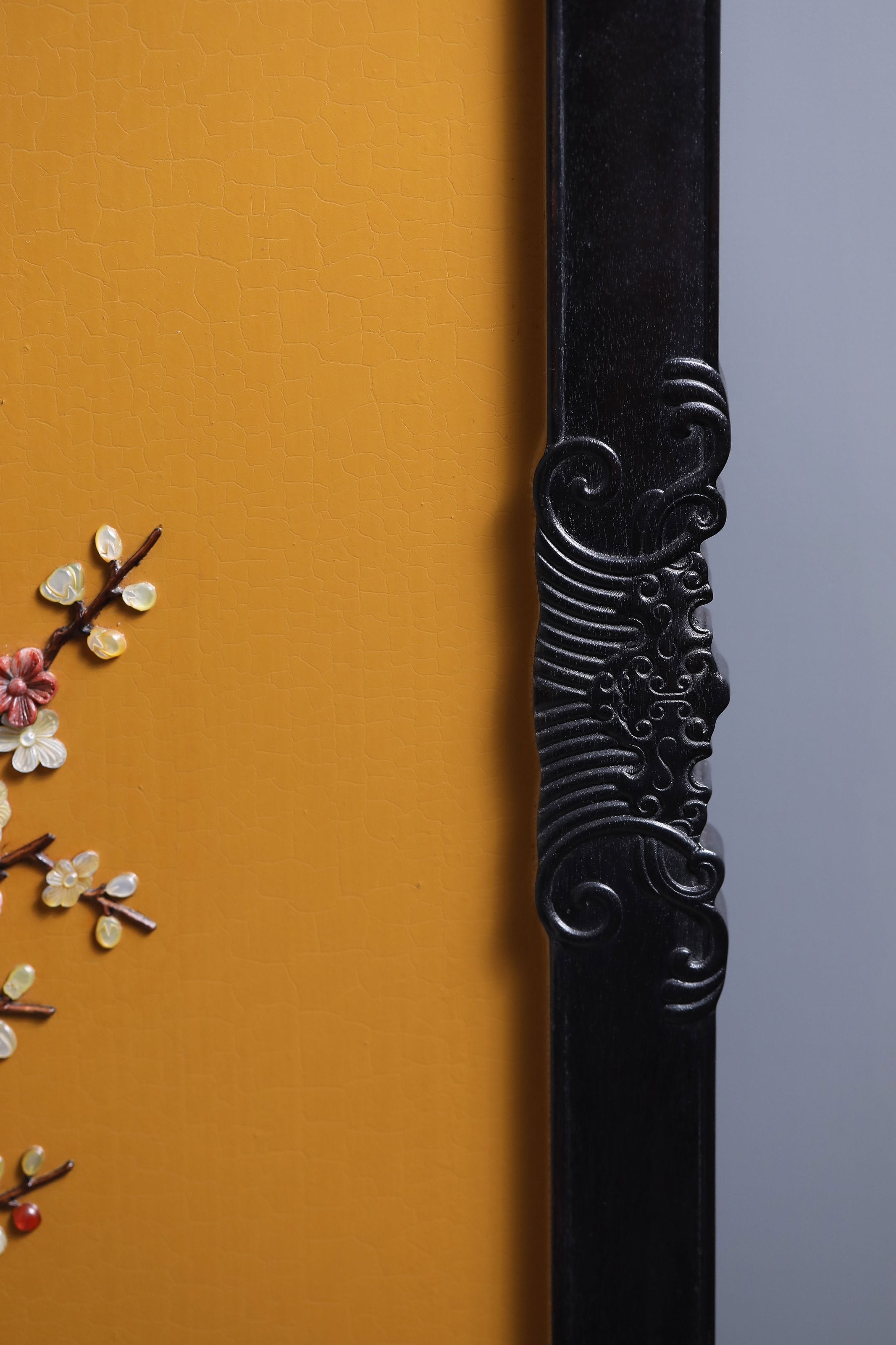 A hanging screen inlaid with precious stones, symbolizing peace and prosperity.