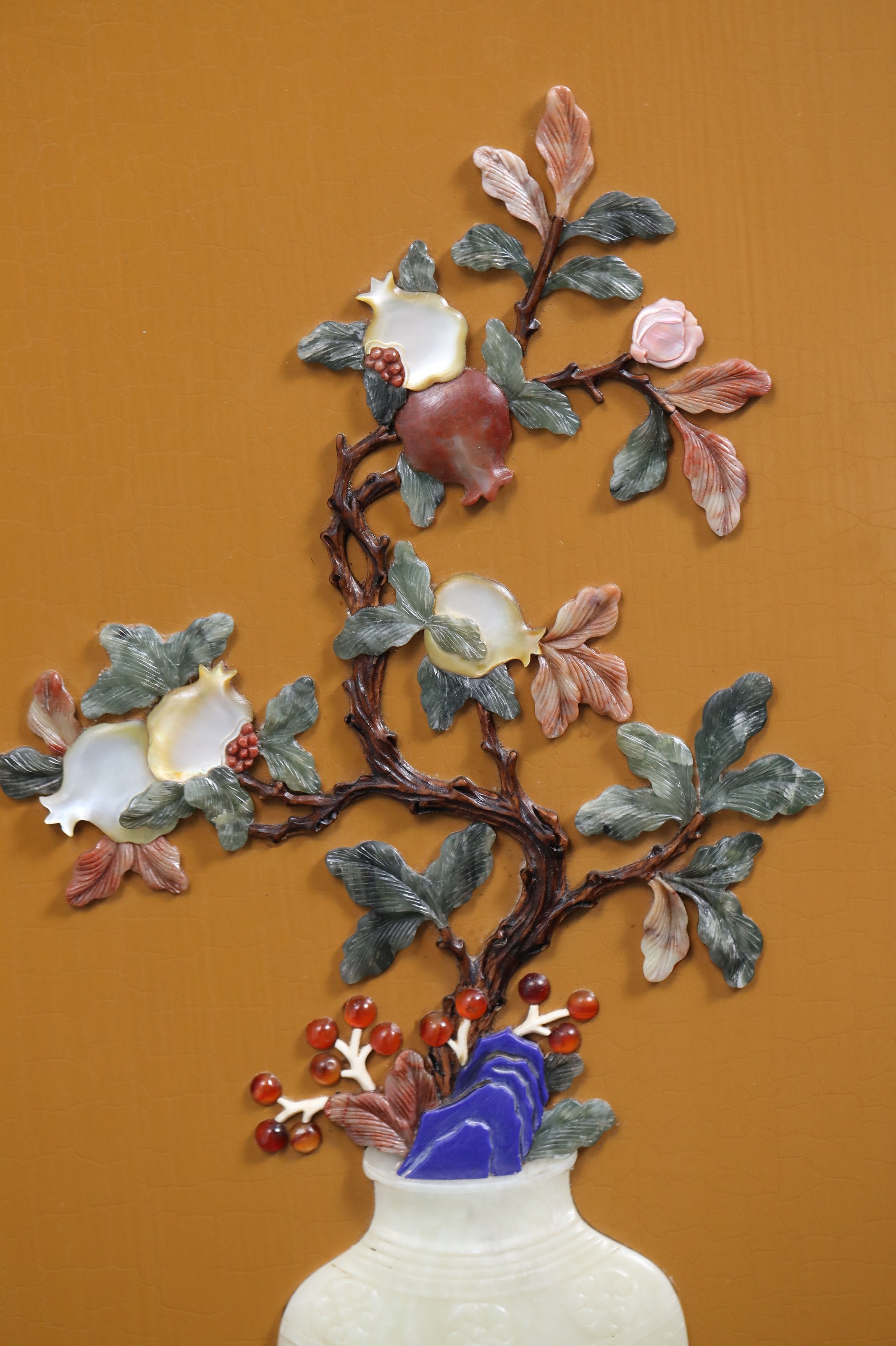 A hanging screen inlaid with precious stones, symbolizing peace and prosperity.