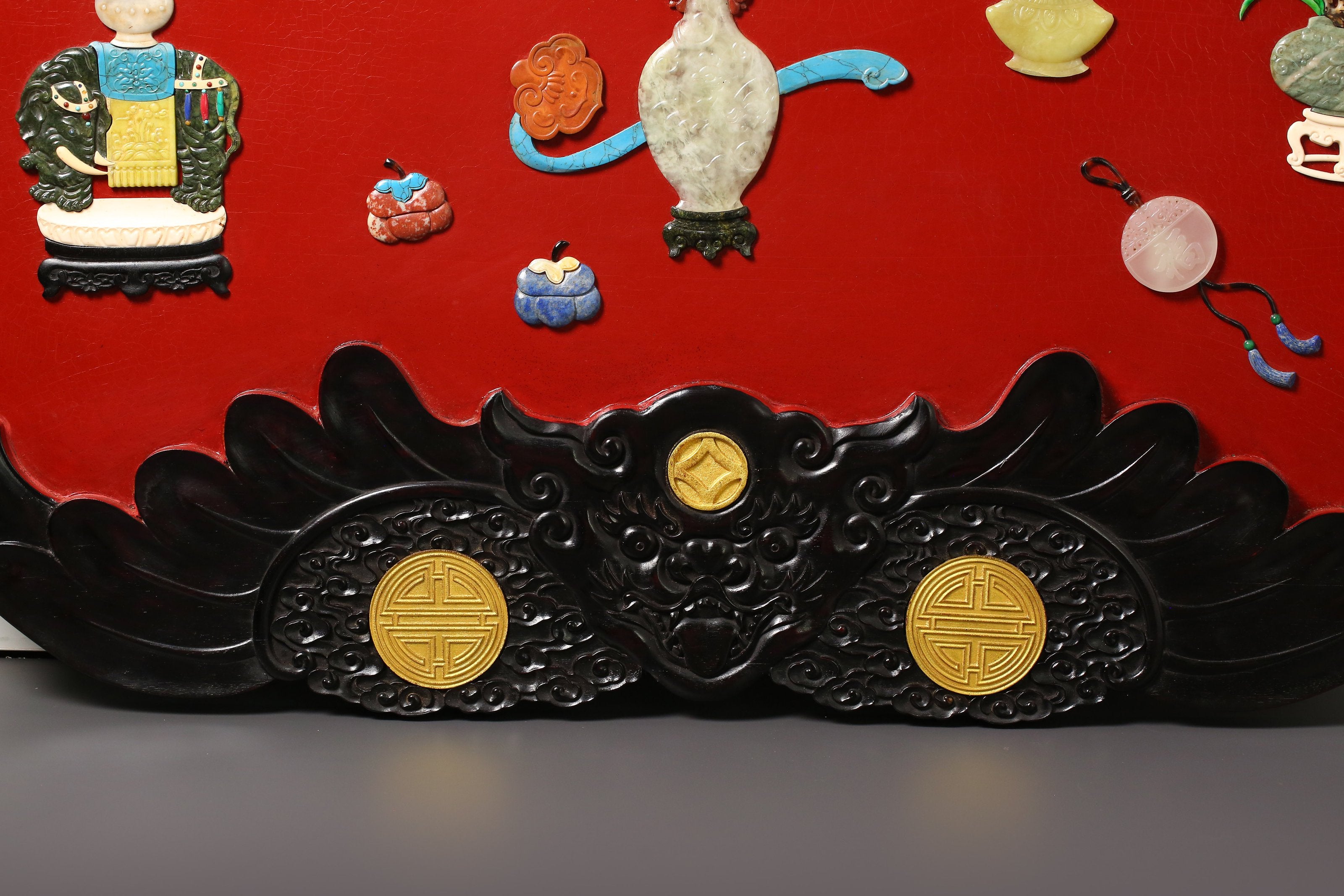 A hanging screen inlaid with precious stones, symbolizing peace and prosperity.