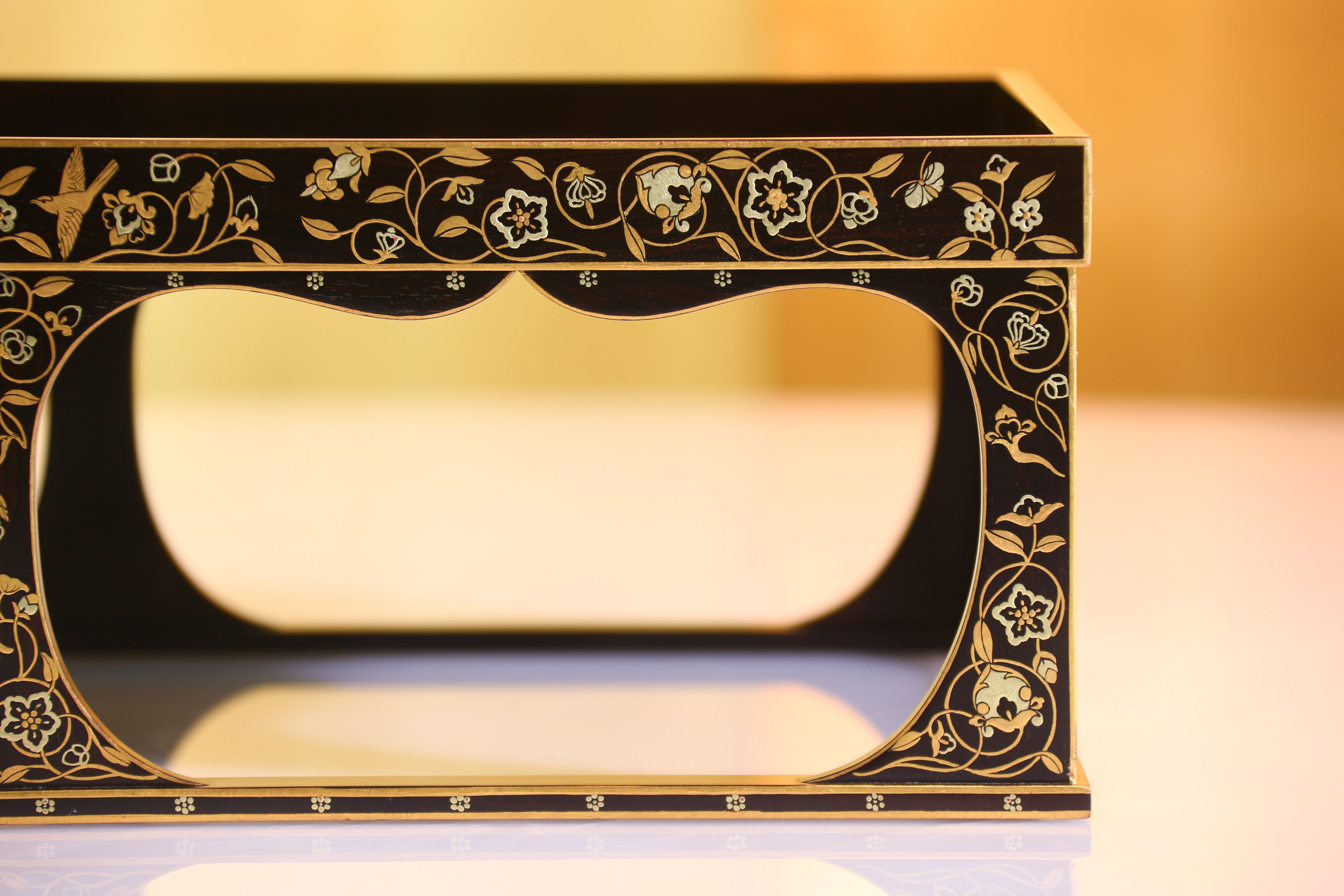 Replica of Tang Dynasty gold-painted tea tray