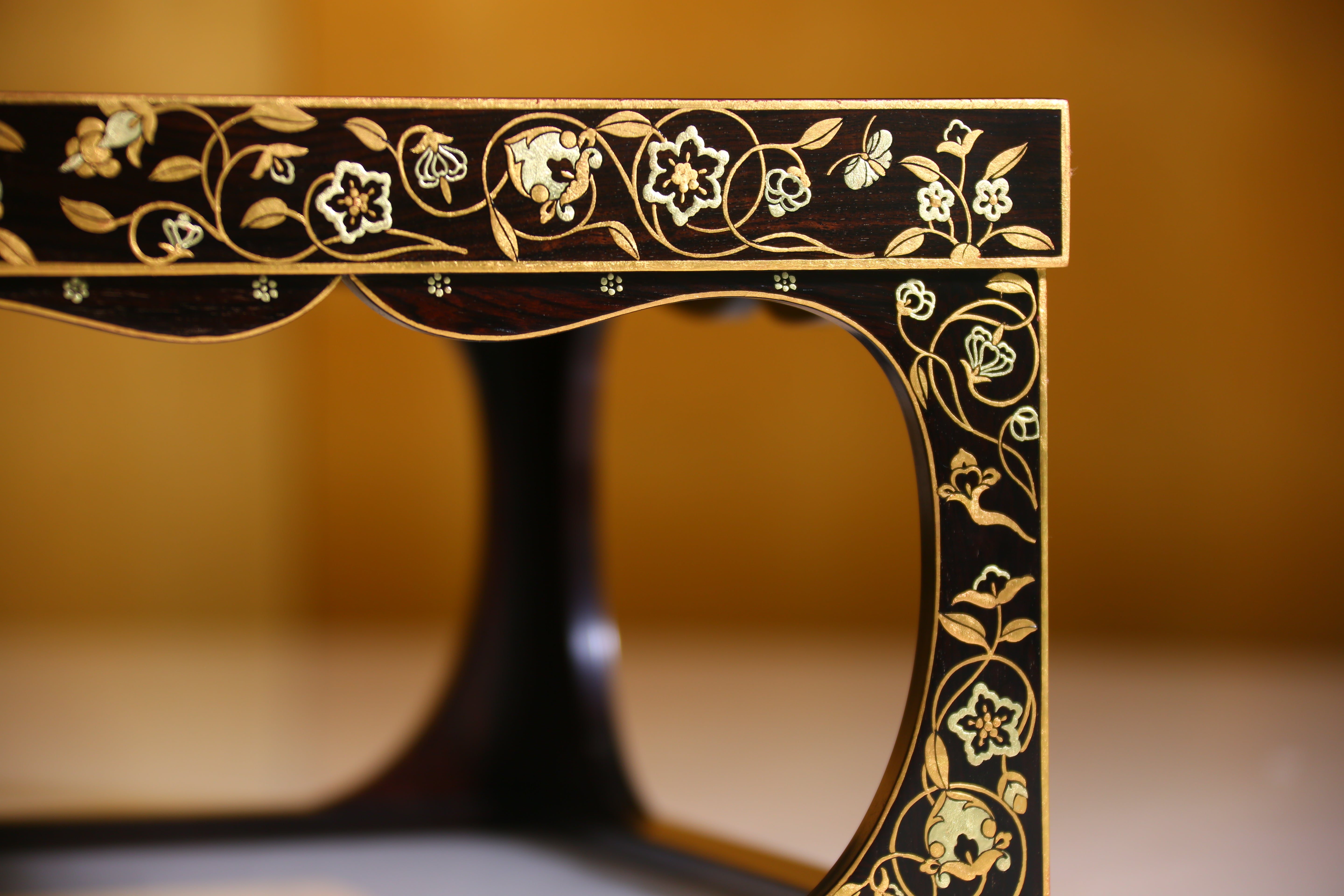 Replica of Tang Dynasty gold-painted tea tray