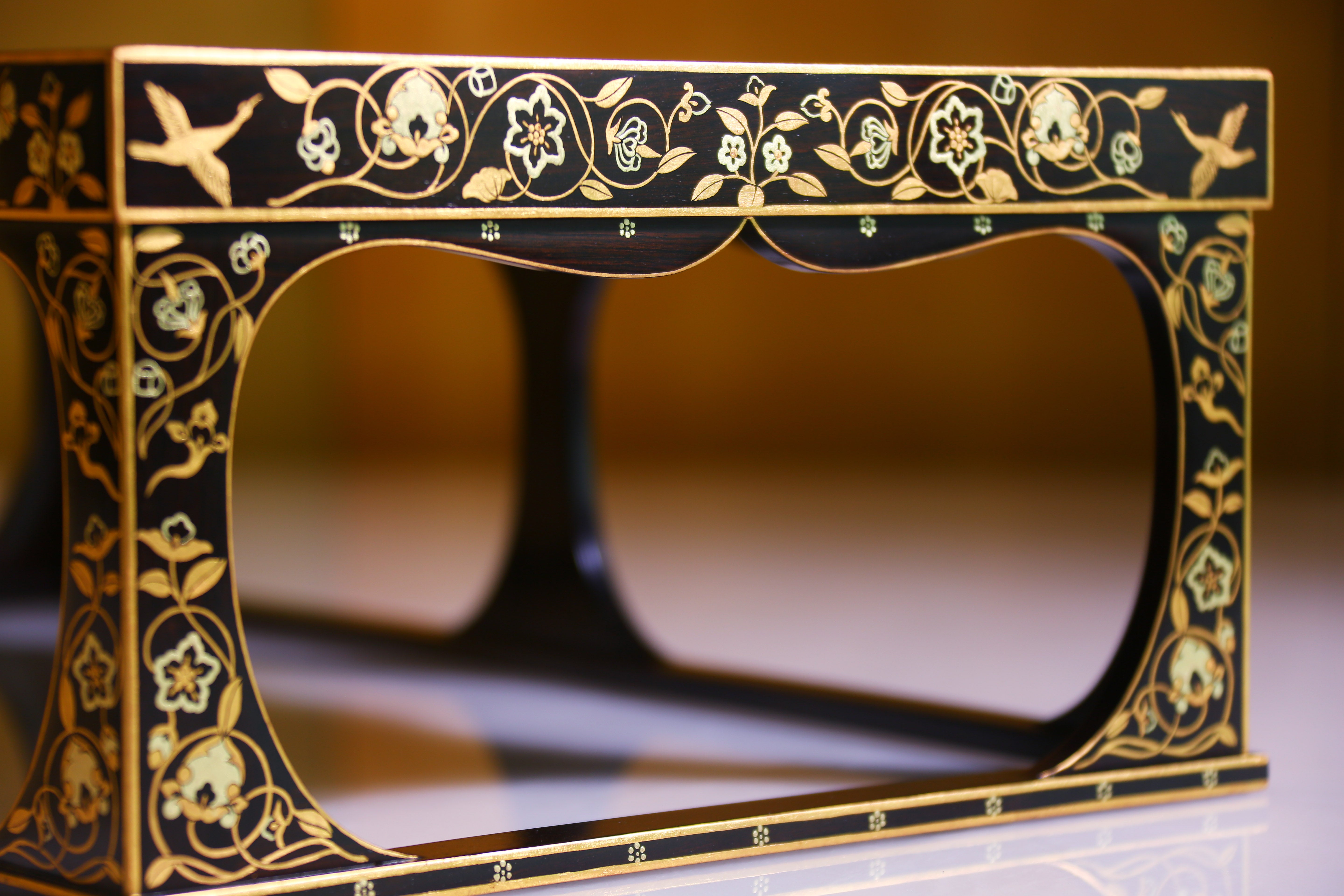 Replica of Tang Dynasty gold-painted tea tray
