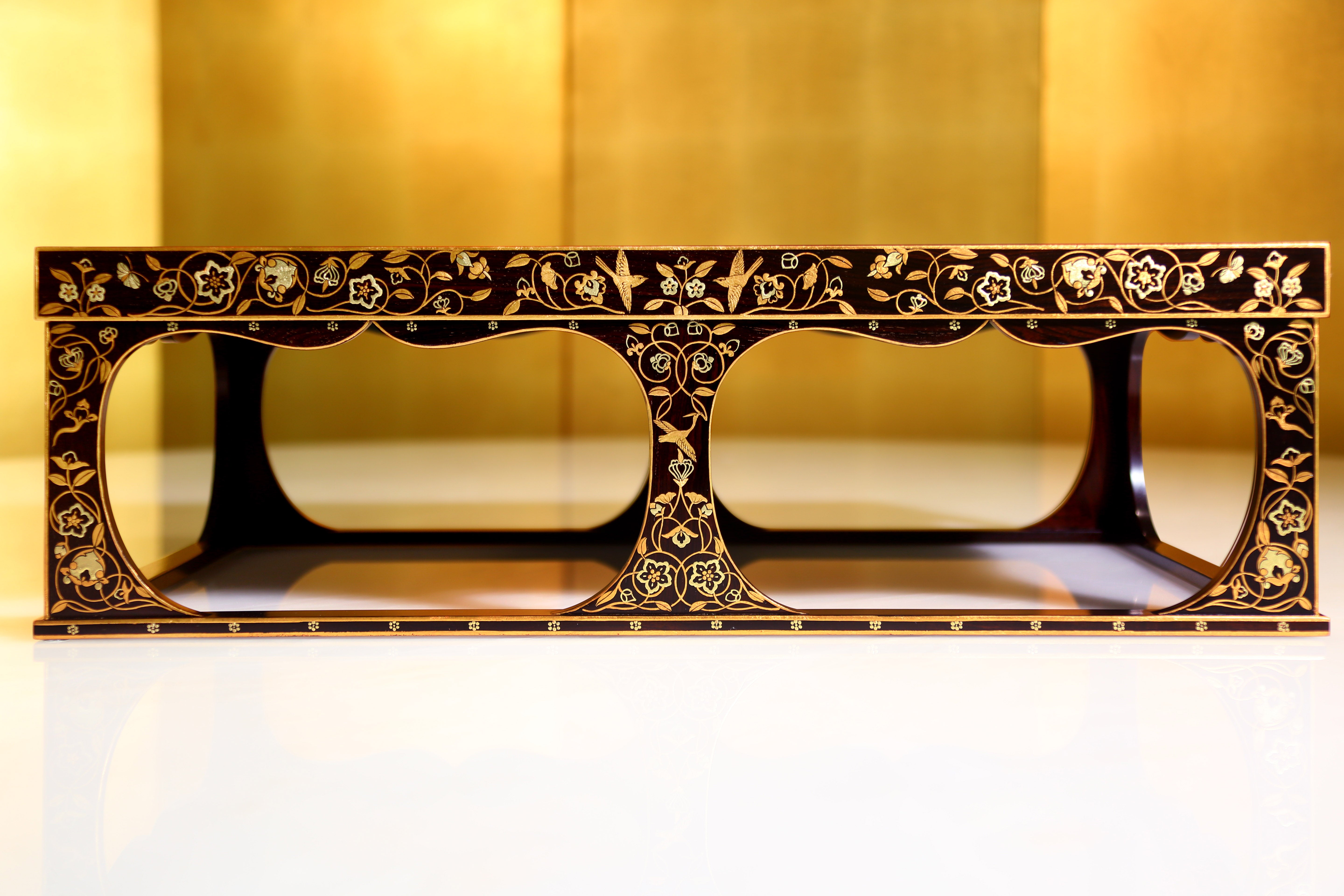 Replica of Tang Dynasty gold-painted tea tray