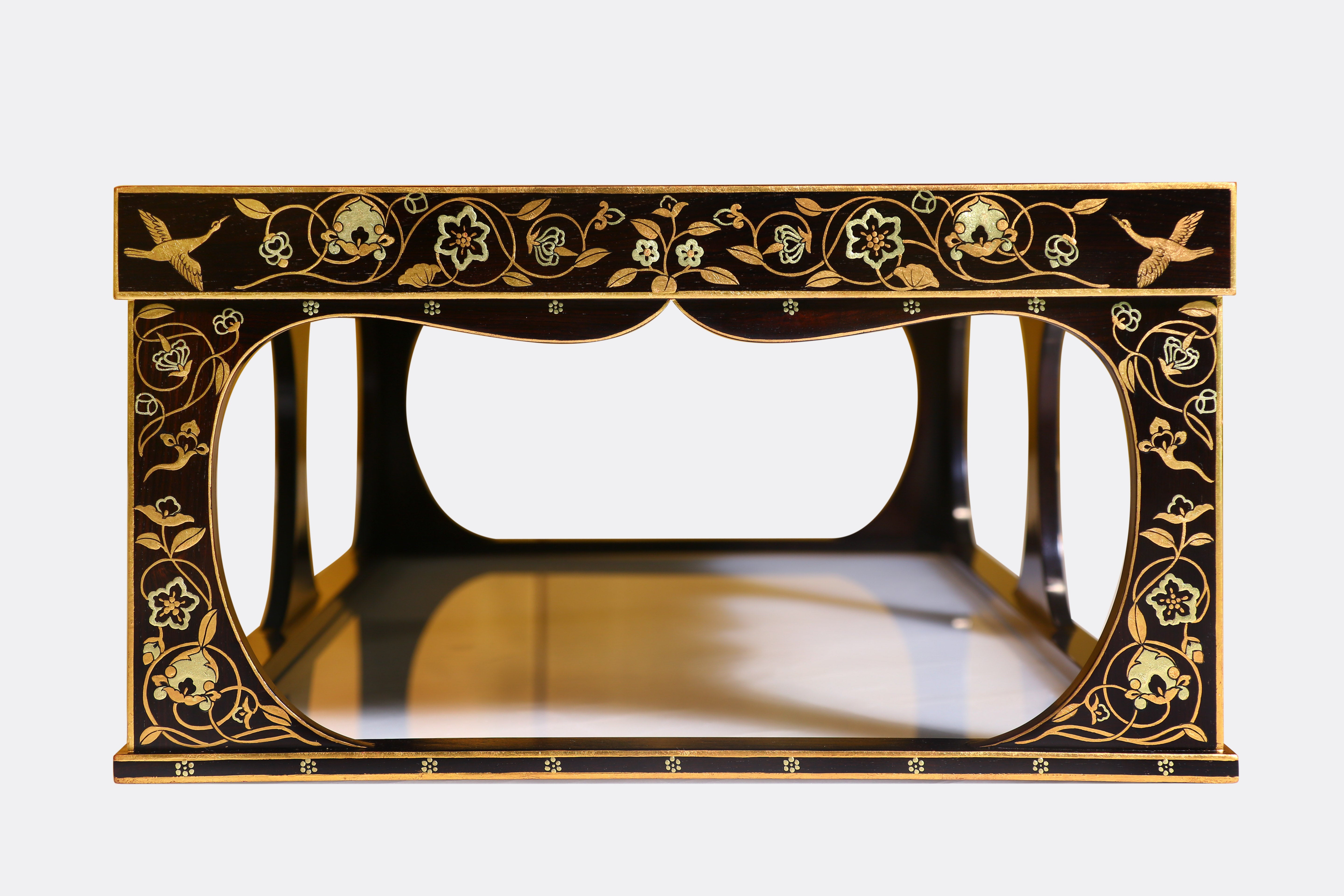 Replica of Tang Dynasty gold-painted tea tray