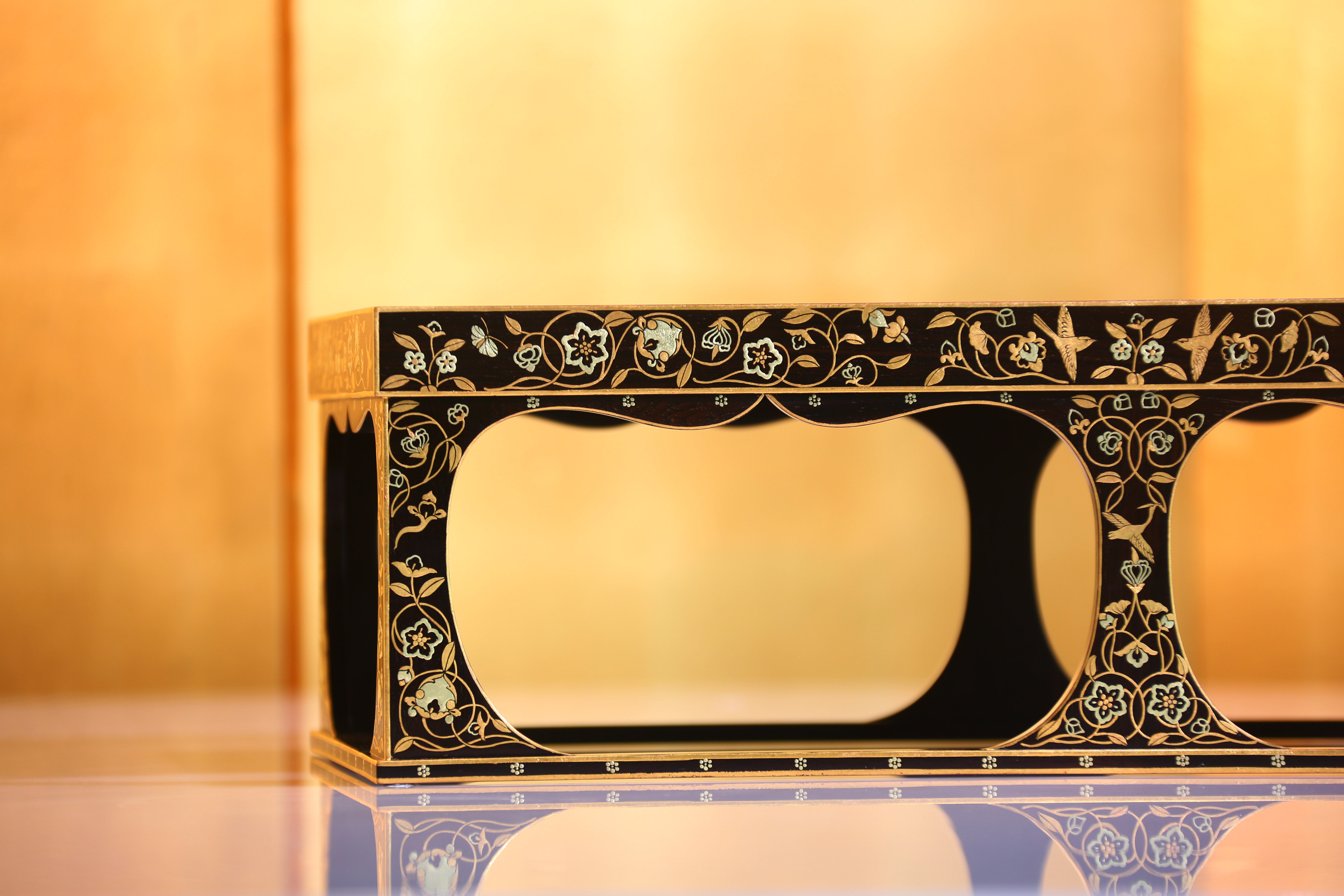 Replica of Tang Dynasty gold-painted tea tray