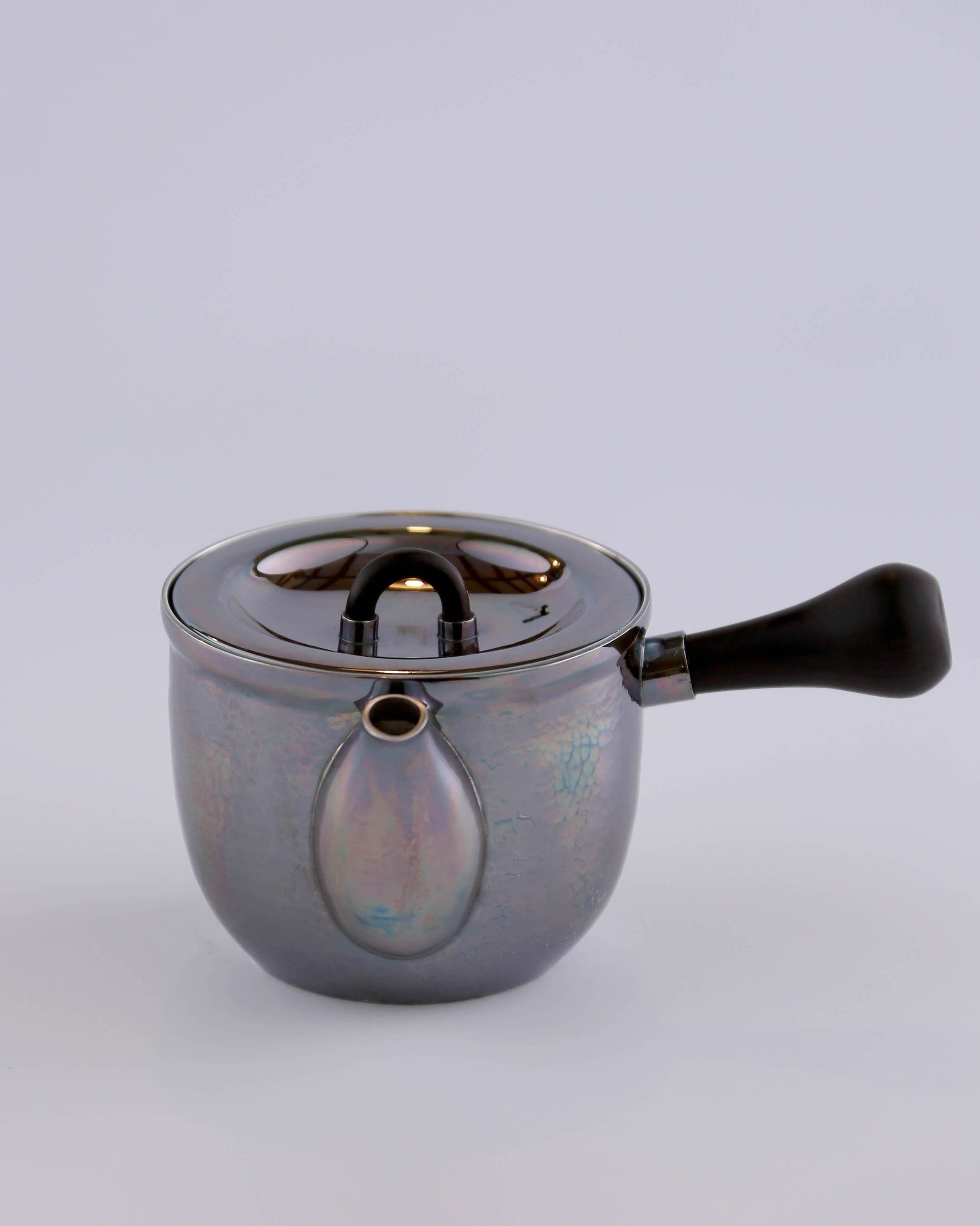 Bucket-shaped side-handled teapot