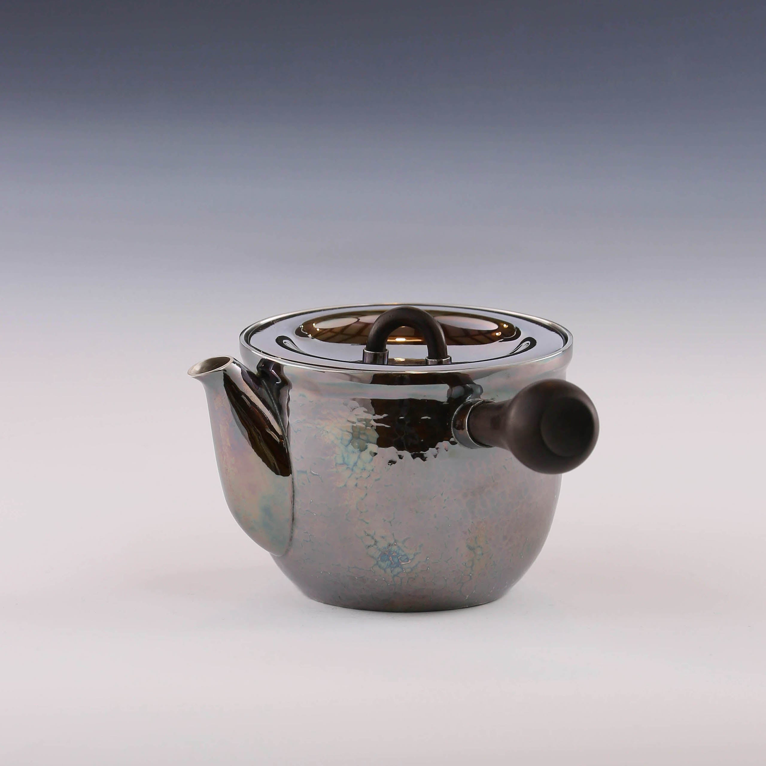 Bucket-shaped side-handled teapot