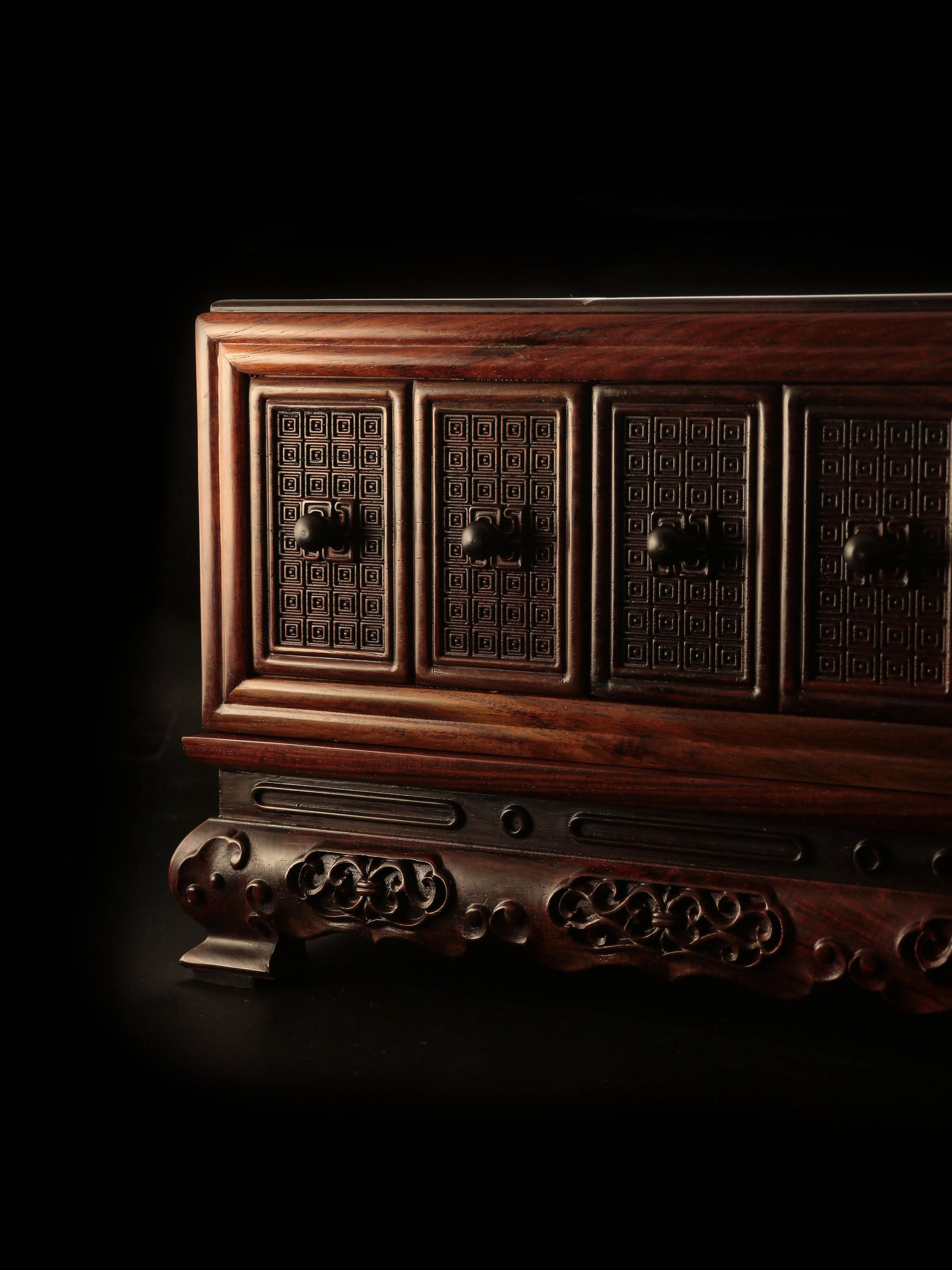 Grand Elegant Hall Swastika Pattern Blessings and Abundant Fortune Zambian Rosewood Qianlong Treasure Box