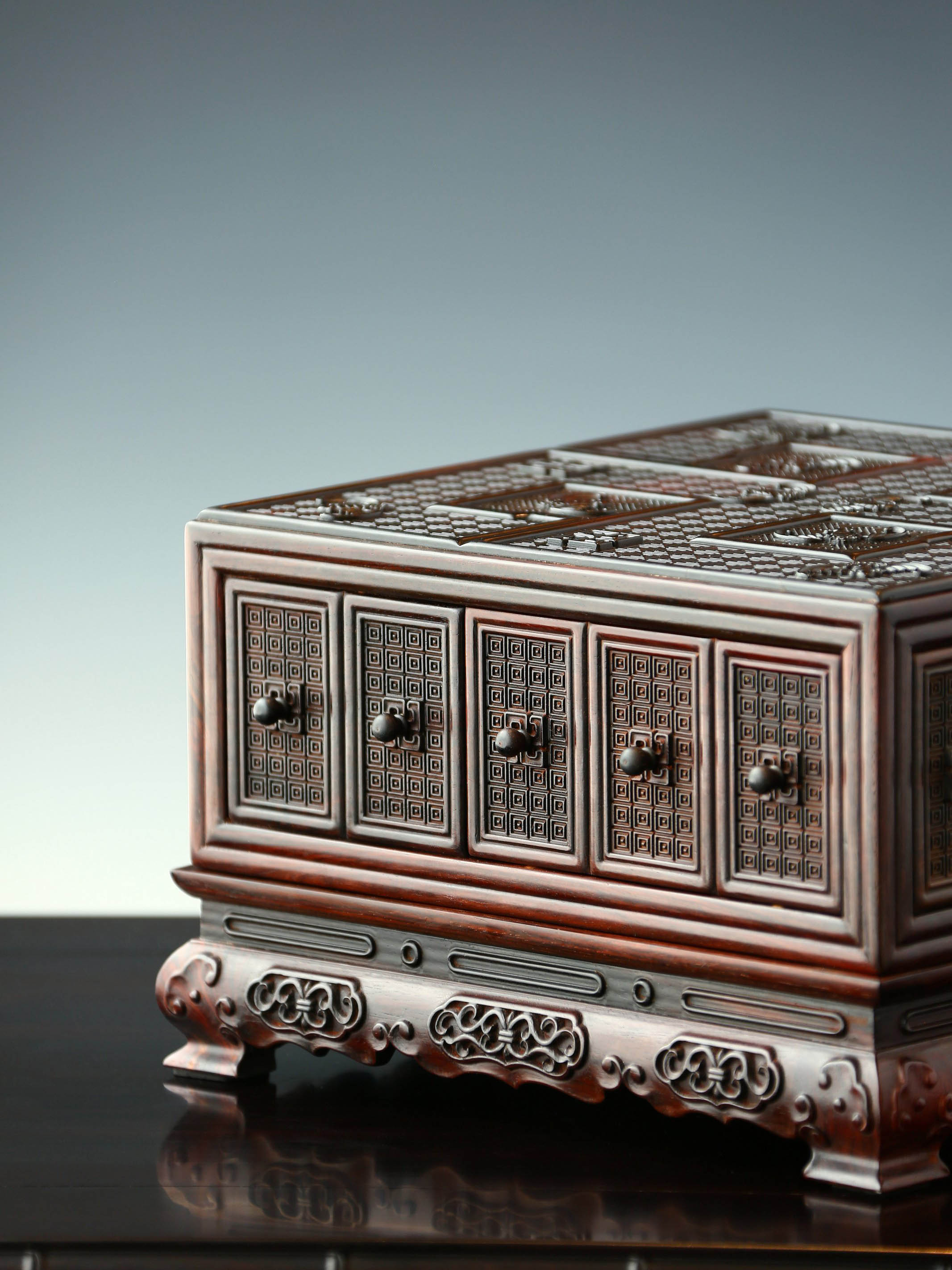 Grand Elegant Hall Swastika Pattern Blessings and Abundant Fortune Zambian Rosewood Qianlong Treasure Box