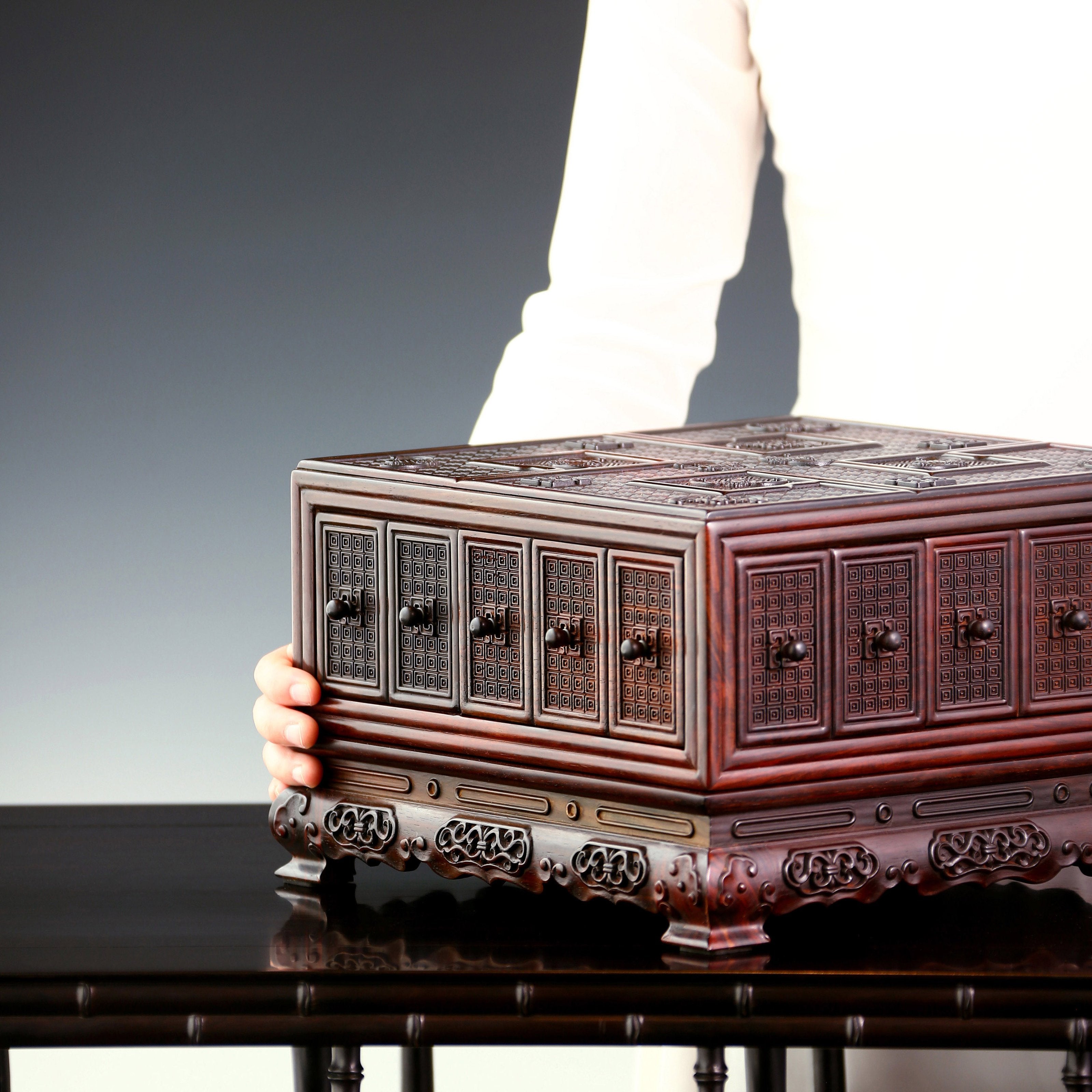 Grand Elegant Hall Swastika Pattern Blessings and Abundant Fortune Zambian Rosewood Qianlong Treasure Box