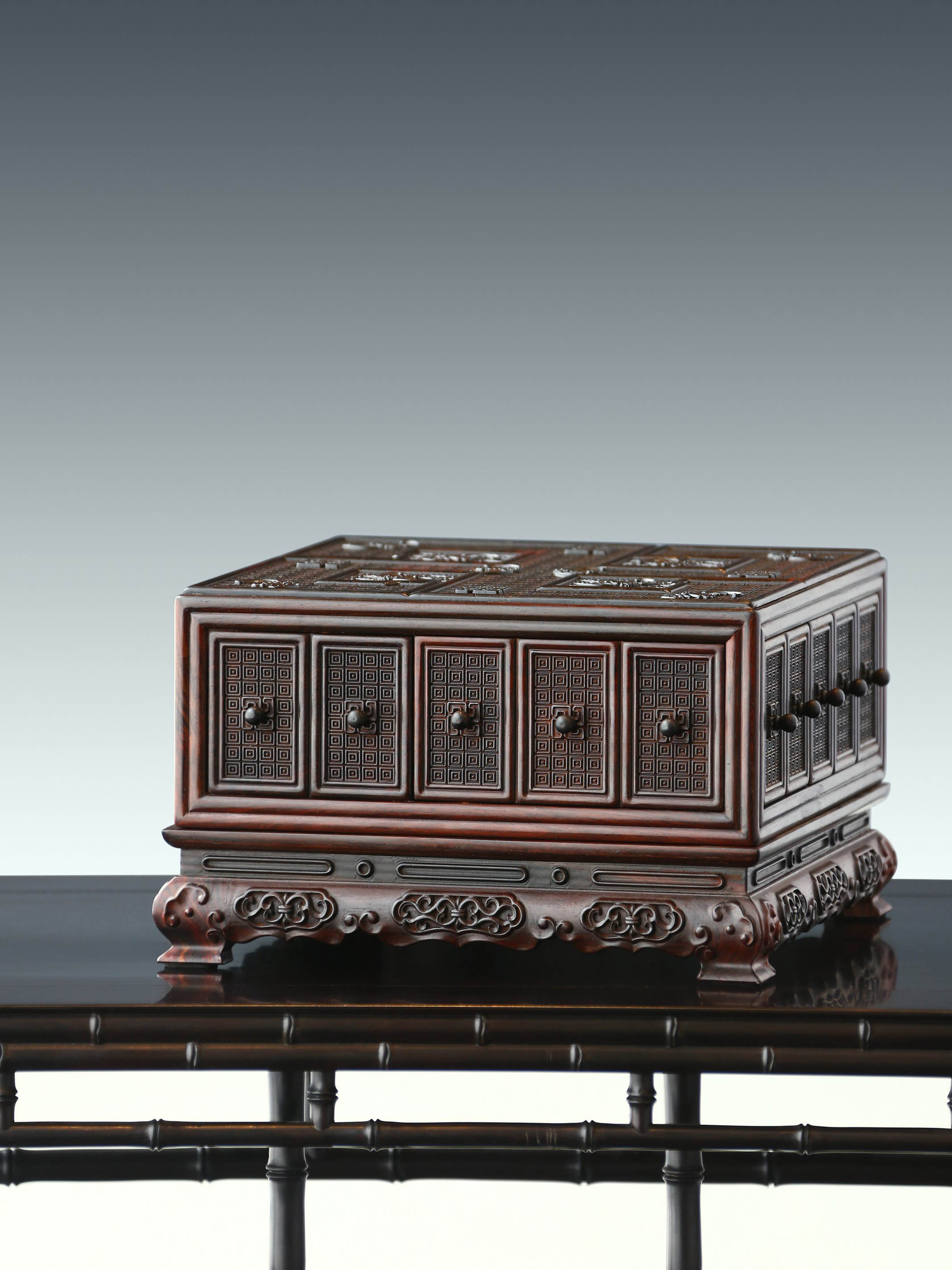 Grand Elegant Hall Swastika Pattern Blessings and Abundant Fortune Zambian Rosewood Qianlong Treasure Box