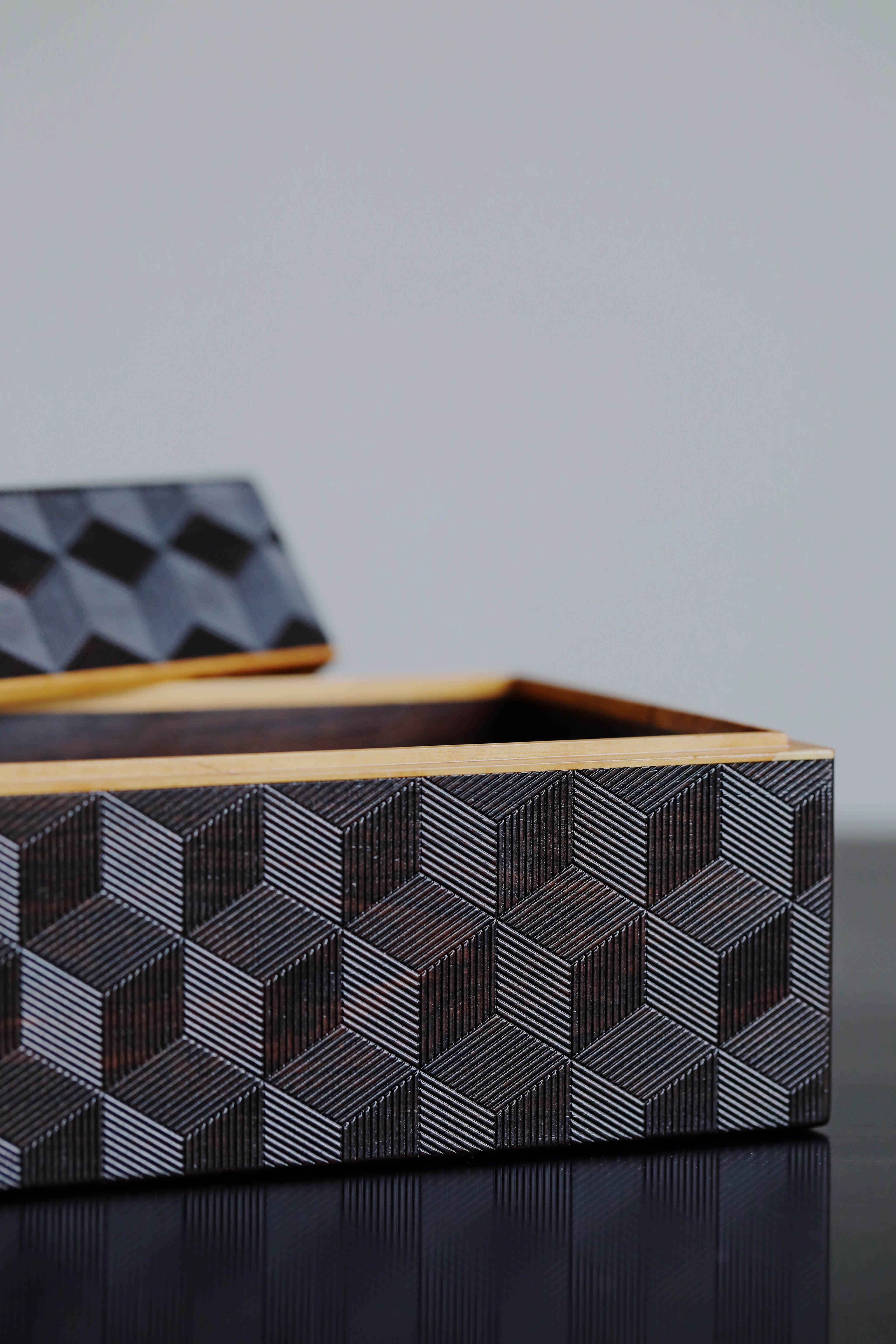 Plum blossom pattern/swastika pattern/snowflake pattern purple sandalwood tissue box