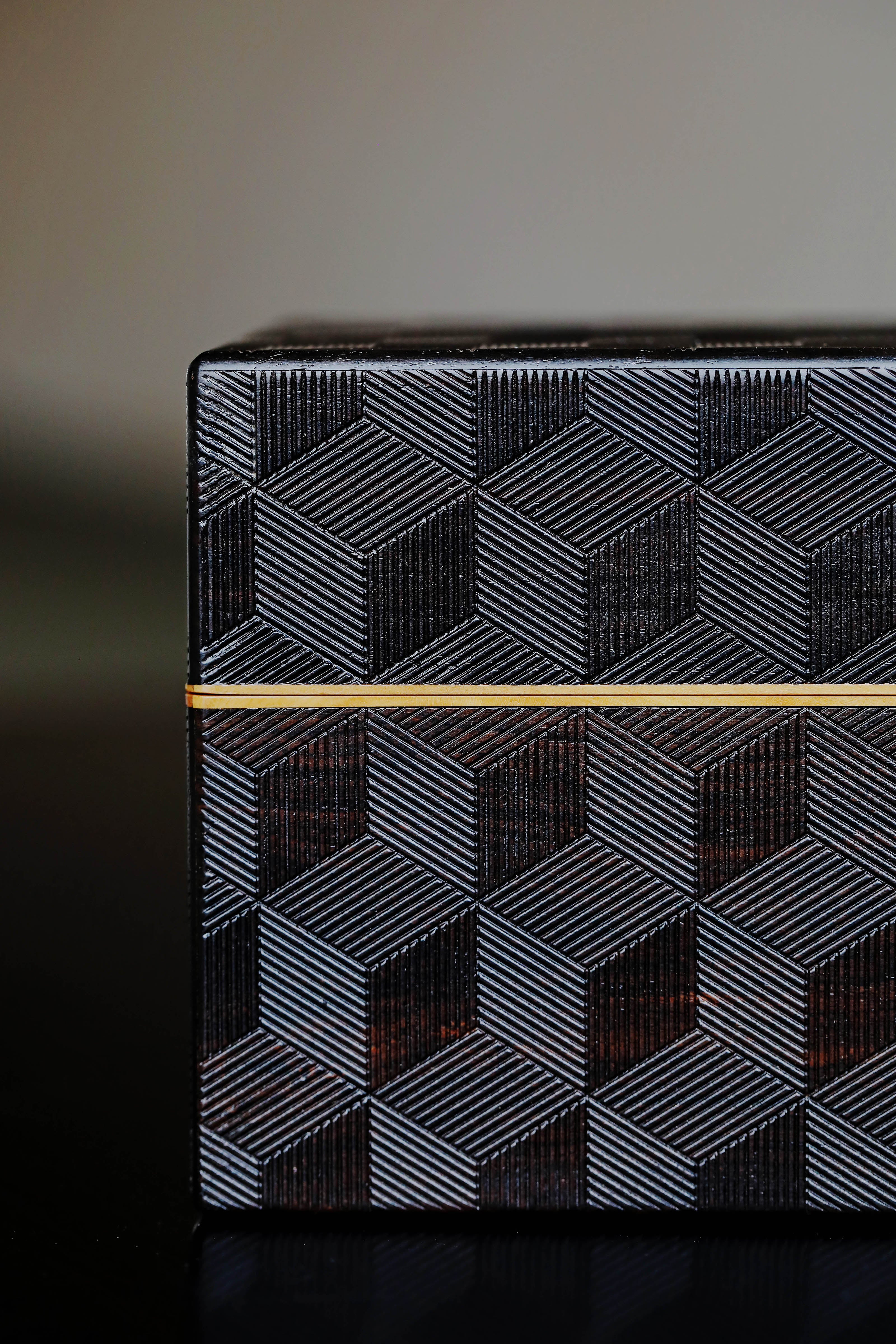 Plum blossom pattern/swastika pattern/snowflake pattern purple sandalwood tissue box