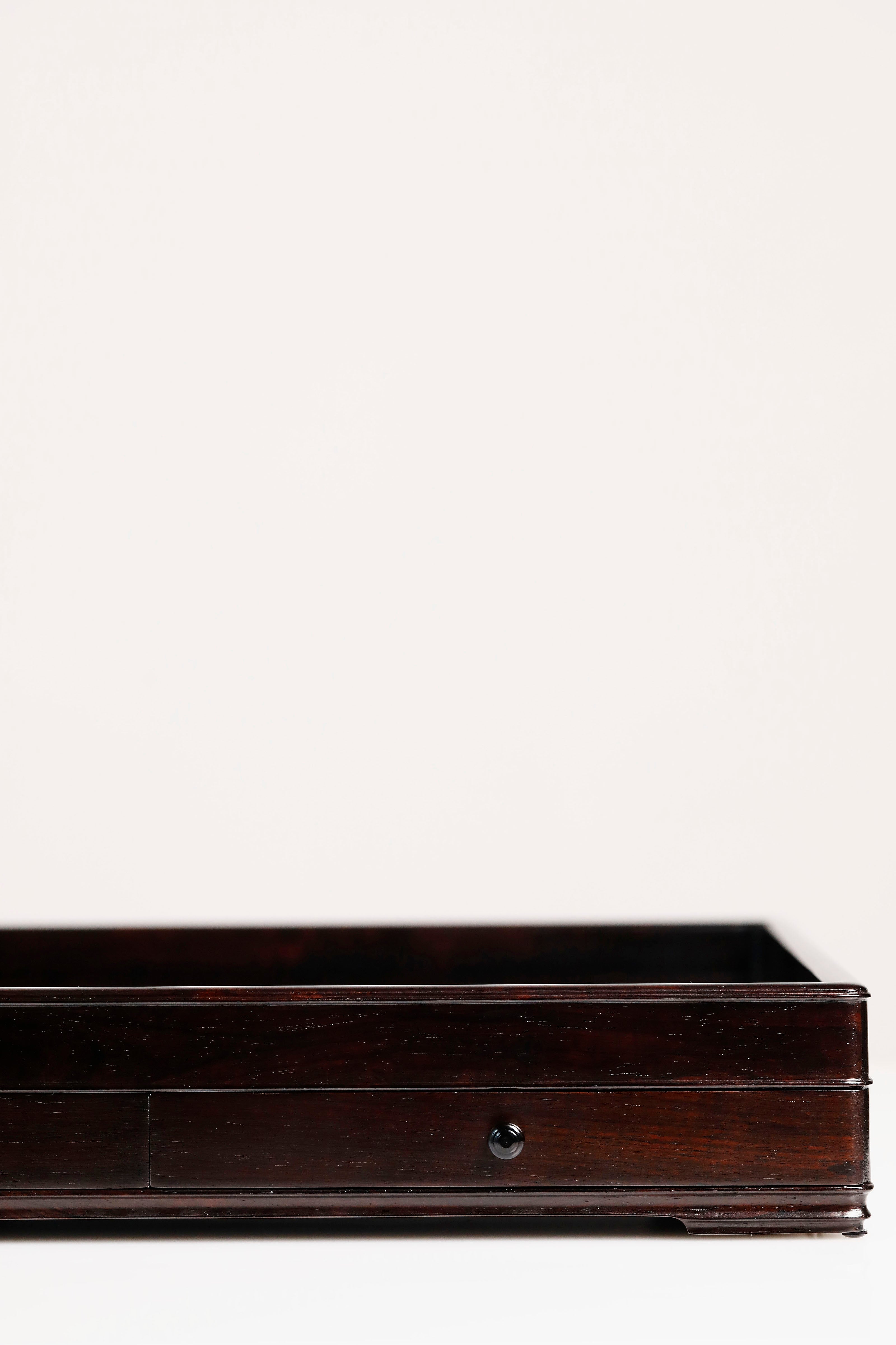 A plain-faced plate inlaid with burl wood on small-leaf red sandalwood, and a plate inlaid with purple sandalwood.