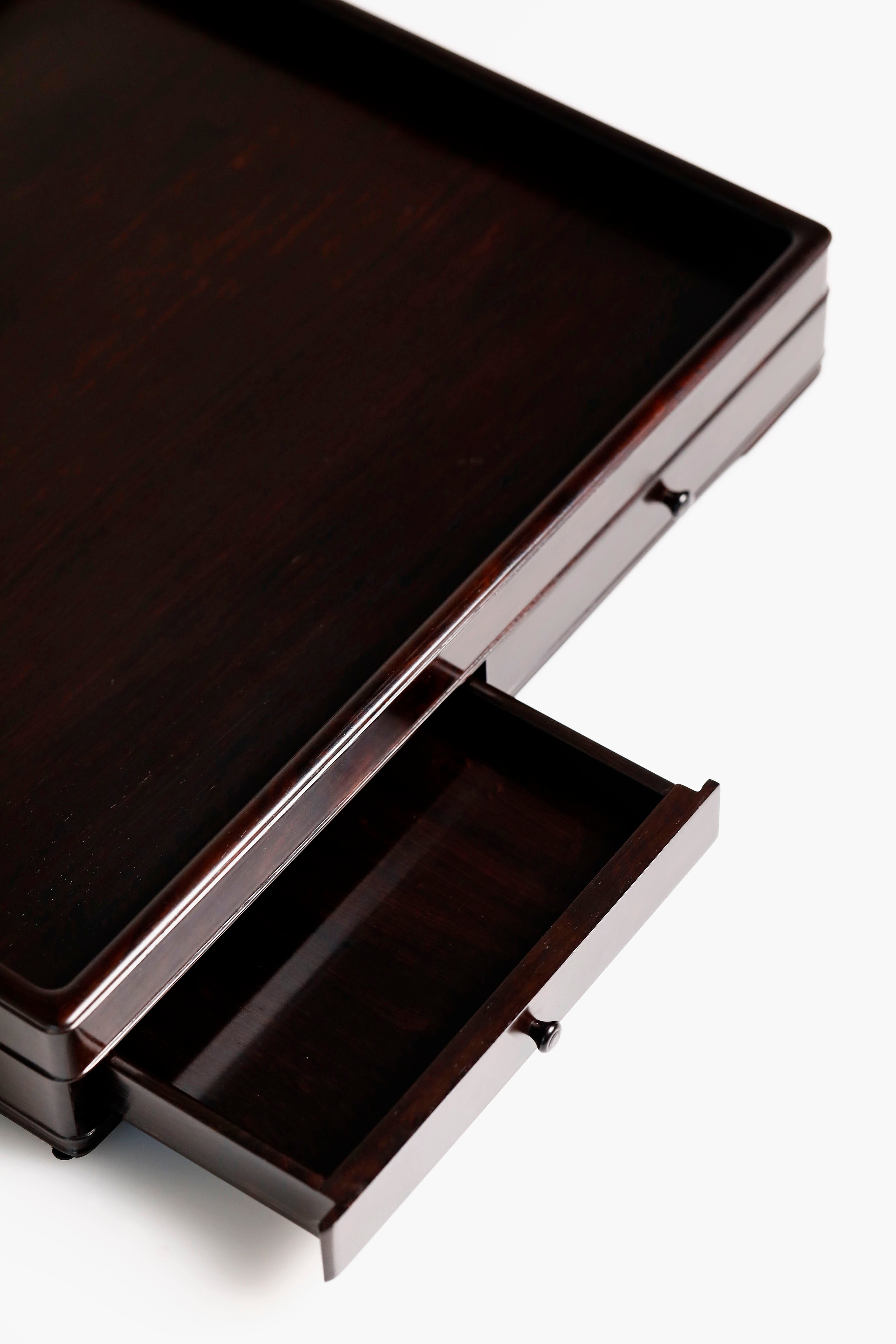 A plain-faced plate inlaid with burl wood on small-leaf red sandalwood, and a plate inlaid with purple sandalwood.