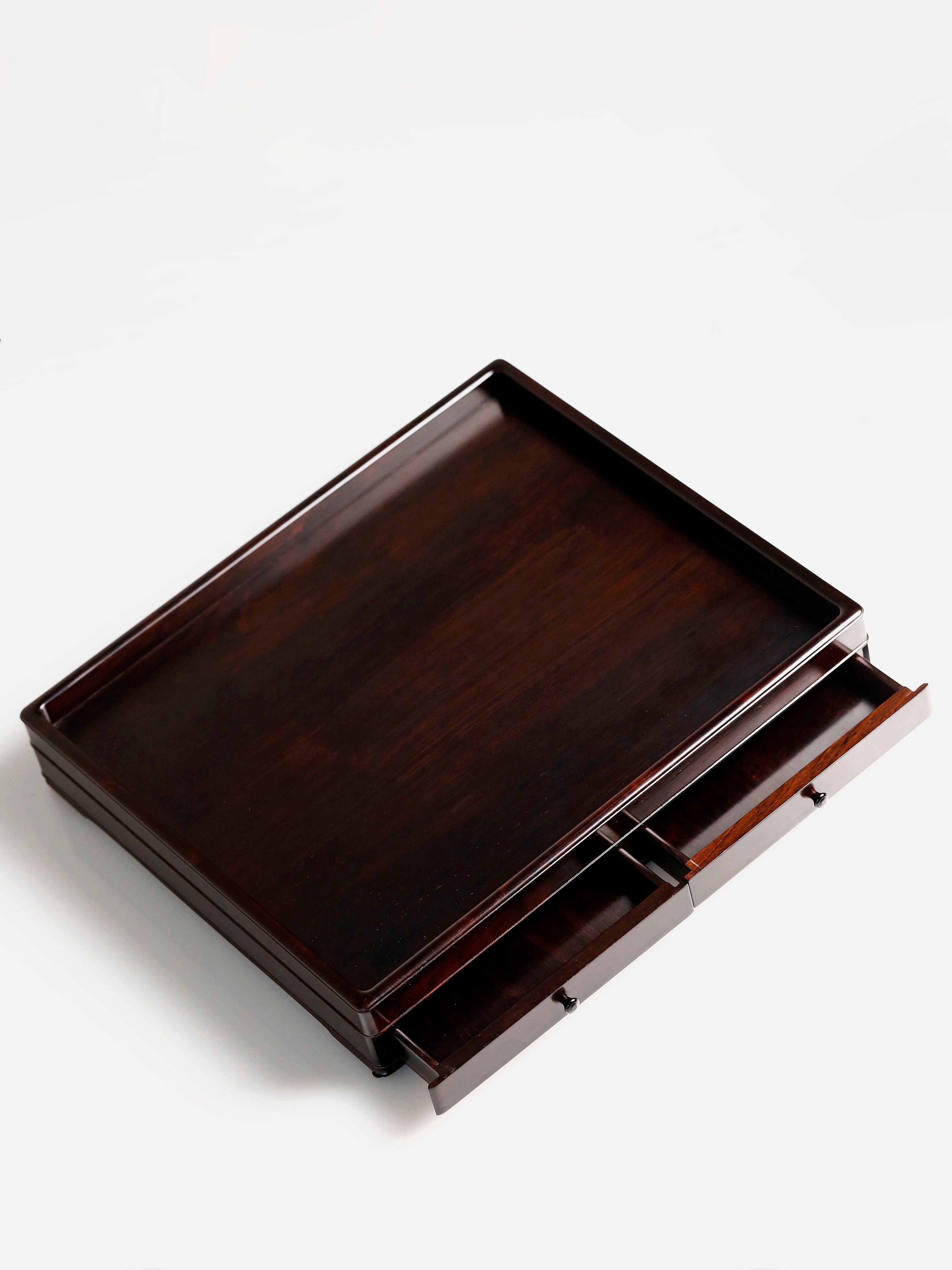 A plain-faced plate inlaid with burl wood on small-leaf red sandalwood, and a plate inlaid with purple sandalwood.