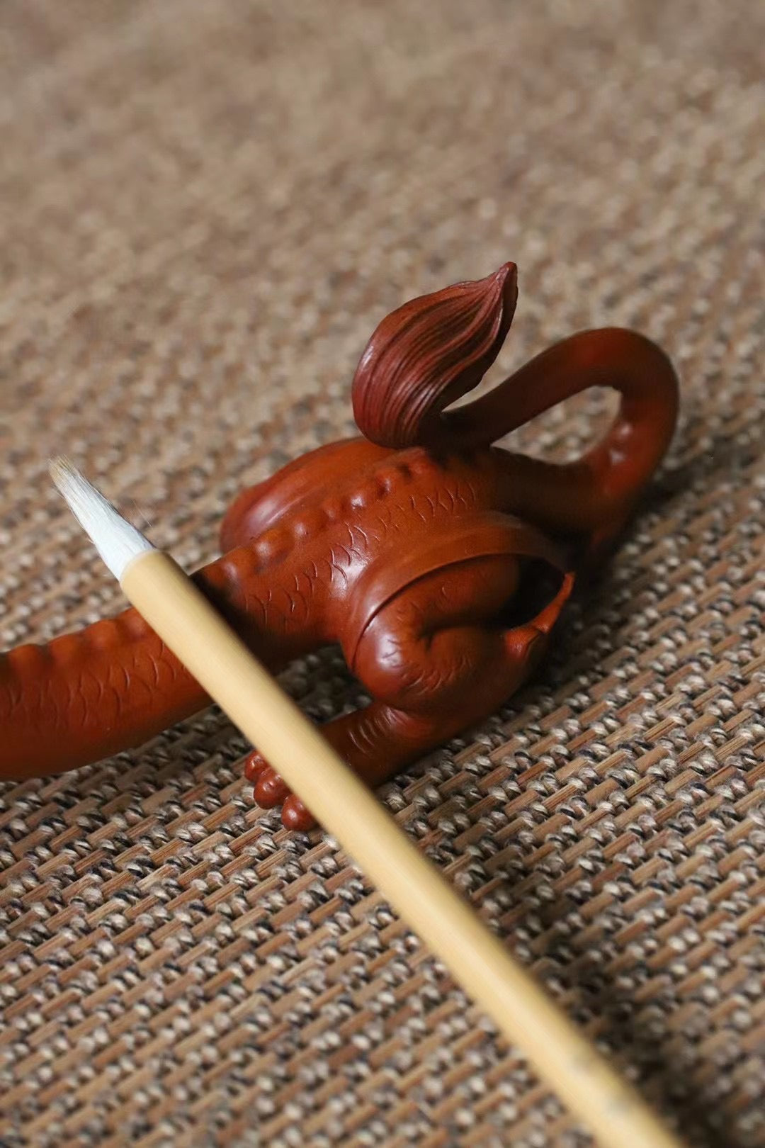 Wolong Pen Holder